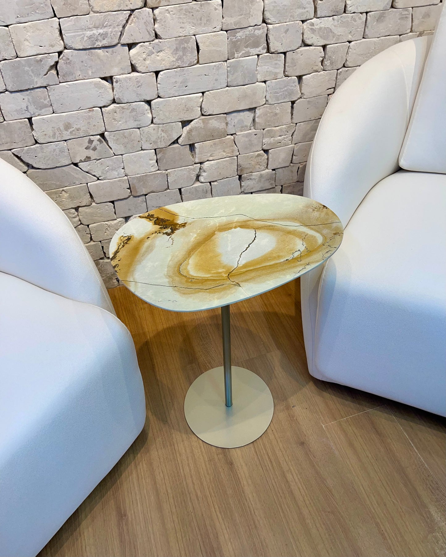 Mesa de Apoio Linha Tulipa - Quartzito Blue Deep - Base Cor Champanhe
