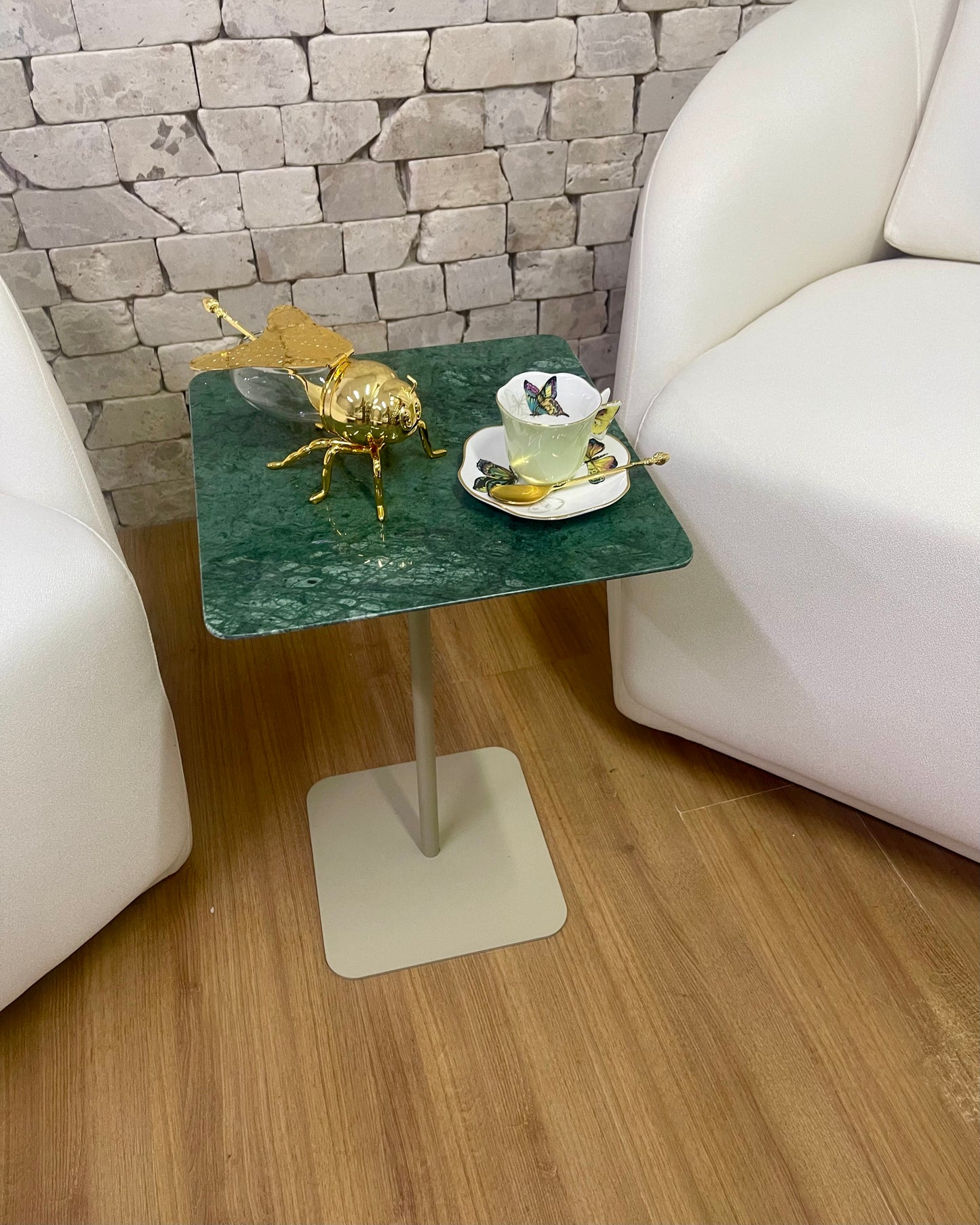 Mesa de Apoio - Quadratto - Mármore Verde Guatemala / Base cor Bege