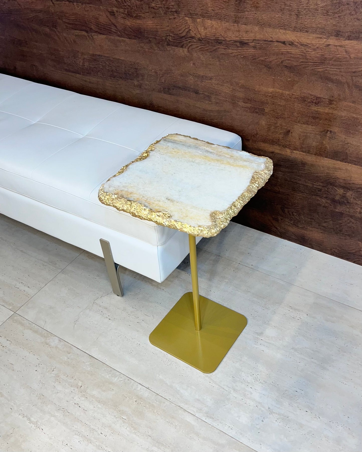 Mesa de Apoio - Mármore Savana - Cor Bordas de Ouro