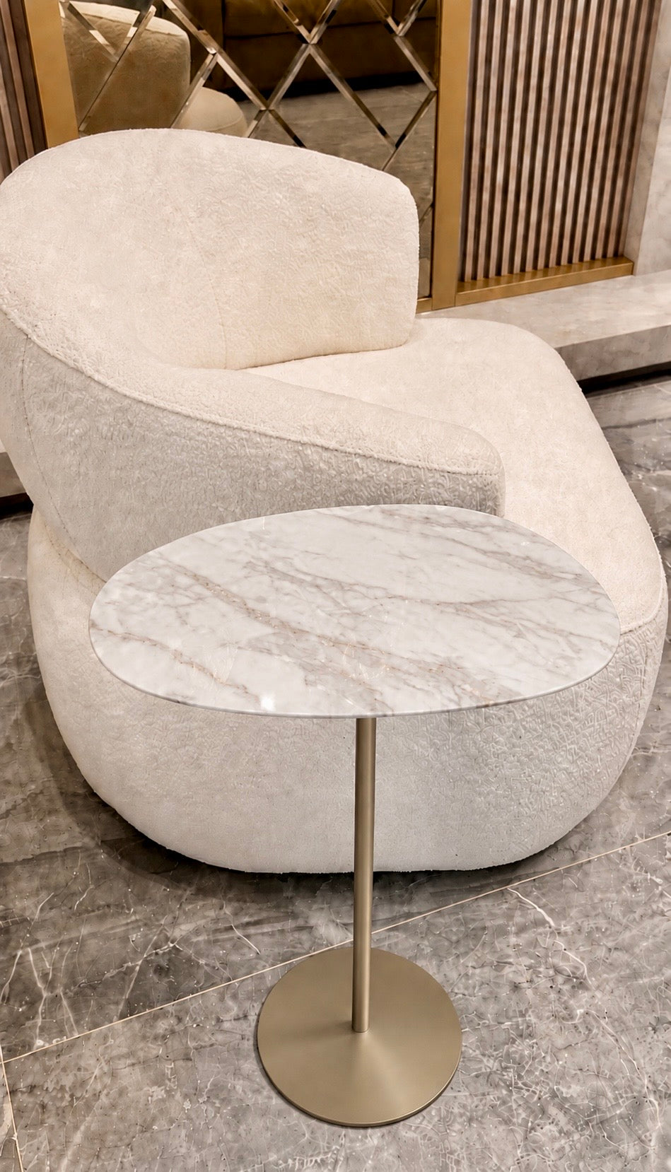 Mesa de Apoio - Tulipa Mármore Calacatta - Base com Champanhe