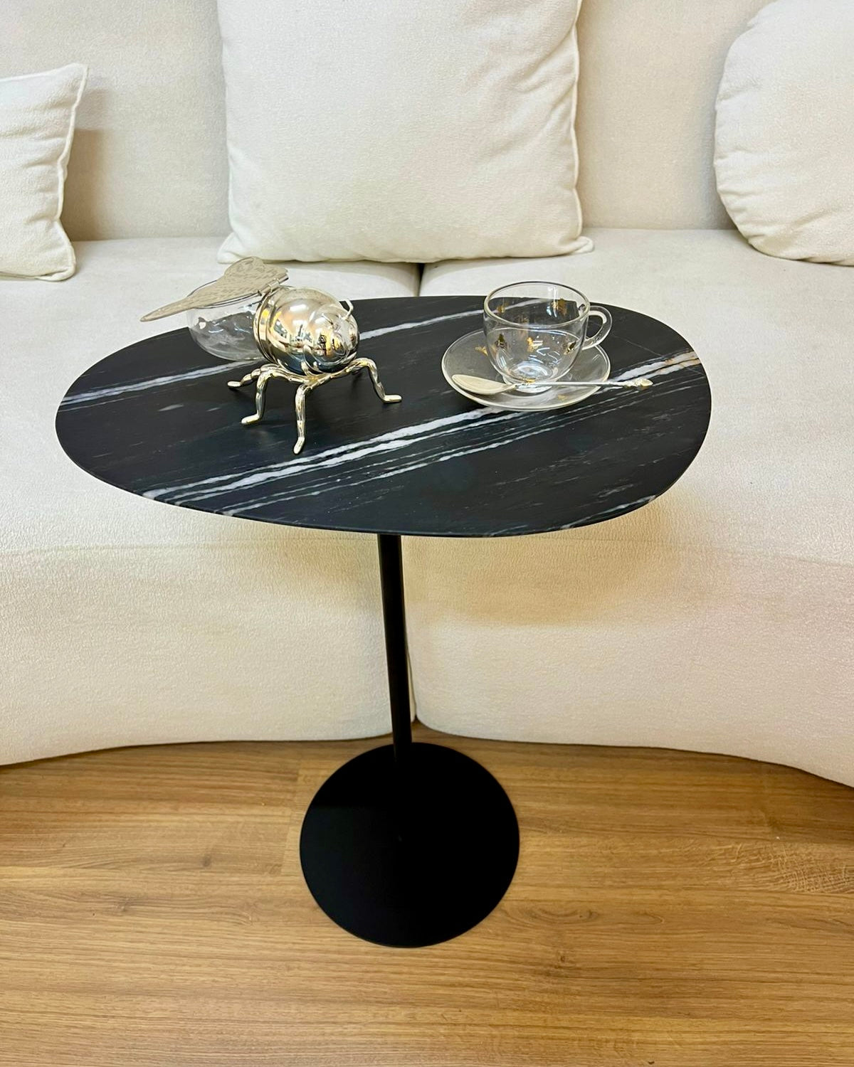 Mesa de Apoio - Linha Tulipa Mármore Nero Stiatto - Textura Levigado (Sem Brilho)