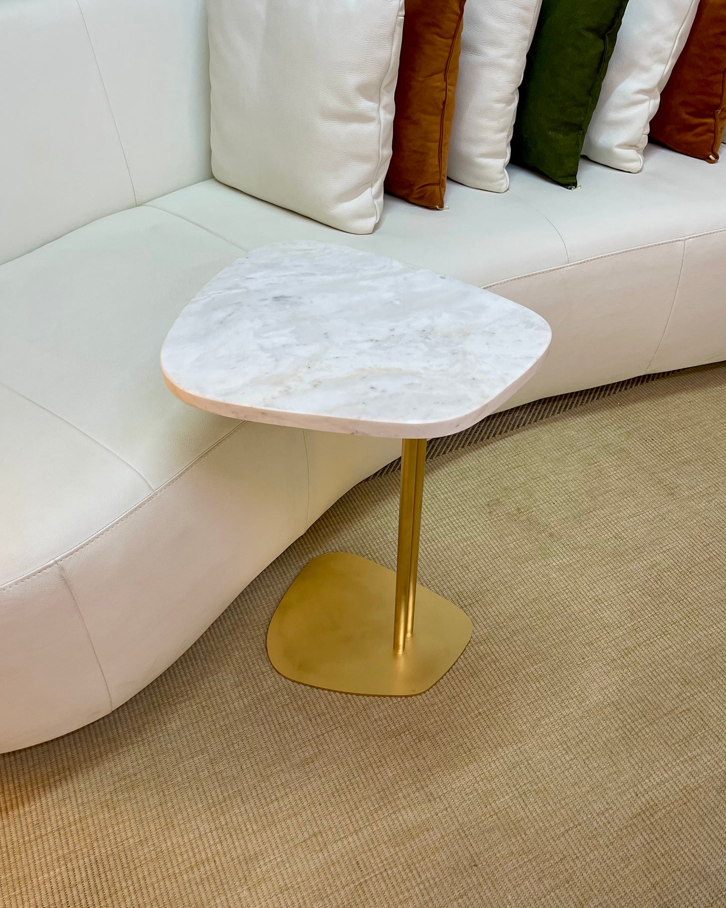Linha Concha - Mármore Calacatta Michelângelo - Base cor Ouro