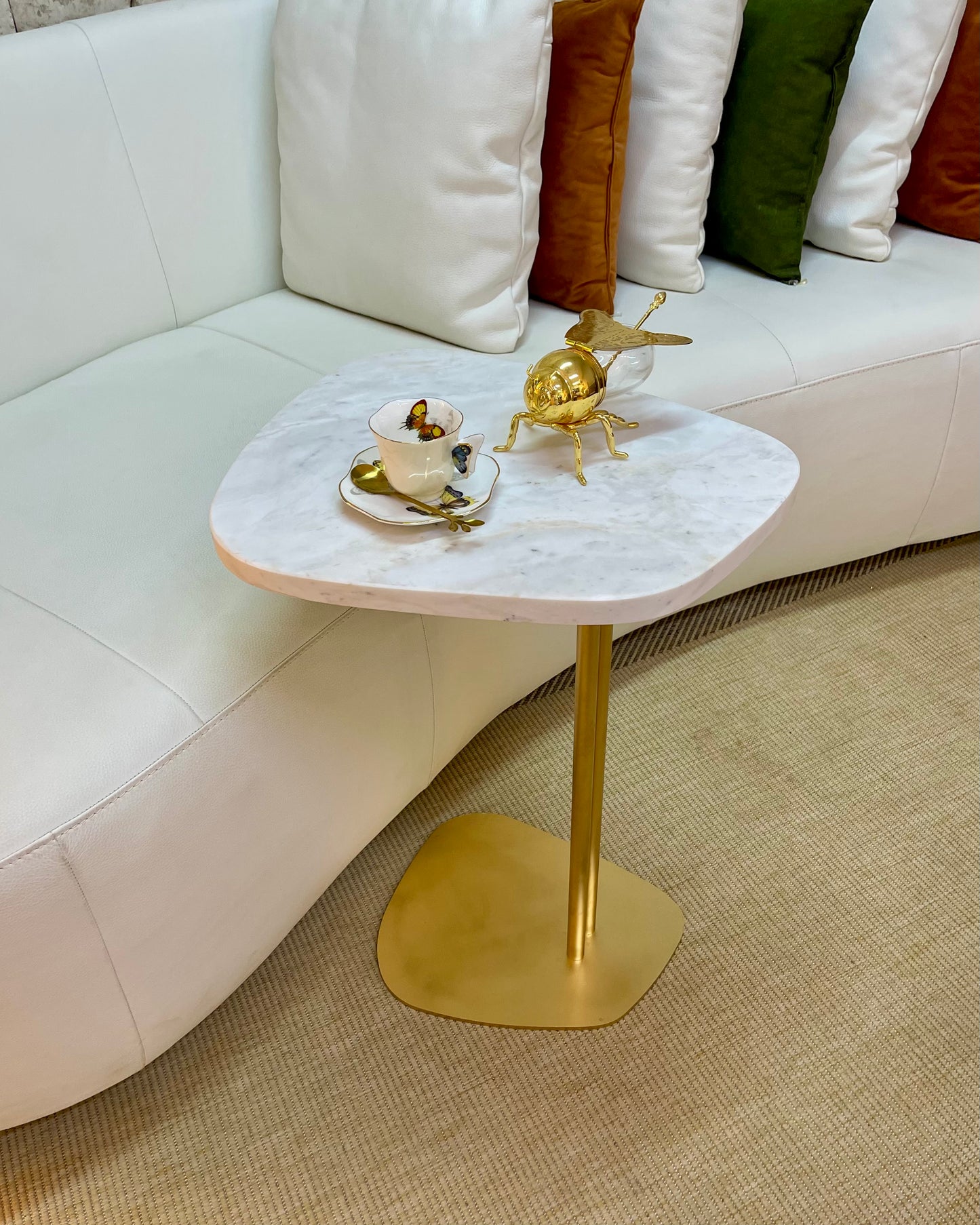 Linha Concha - Mármore Calacatta Michelângelo - Base cor Ouro