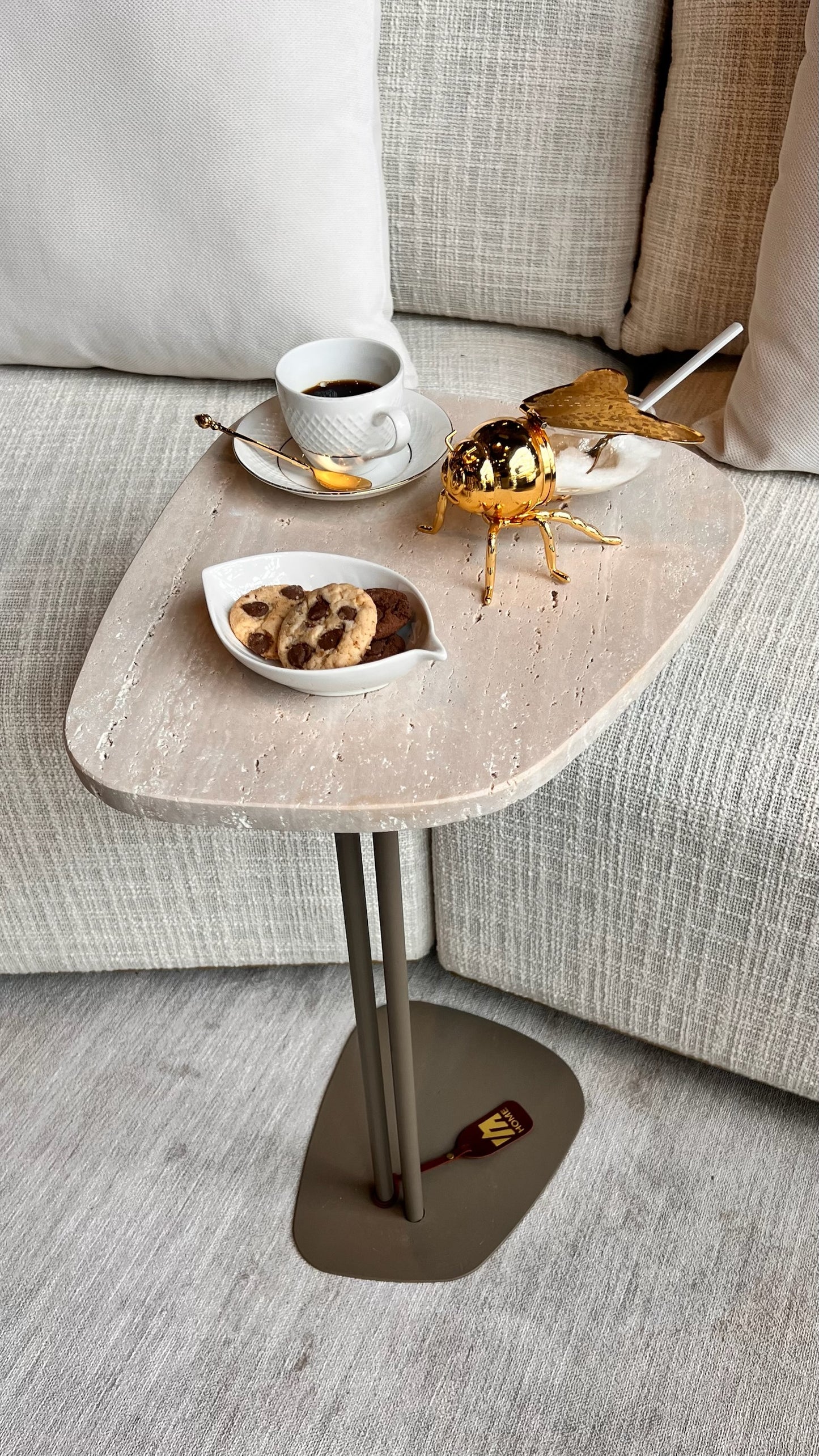 Linha Concha - Mármore Travertino Romano ( Textura Natural ) - Base cor Fendi