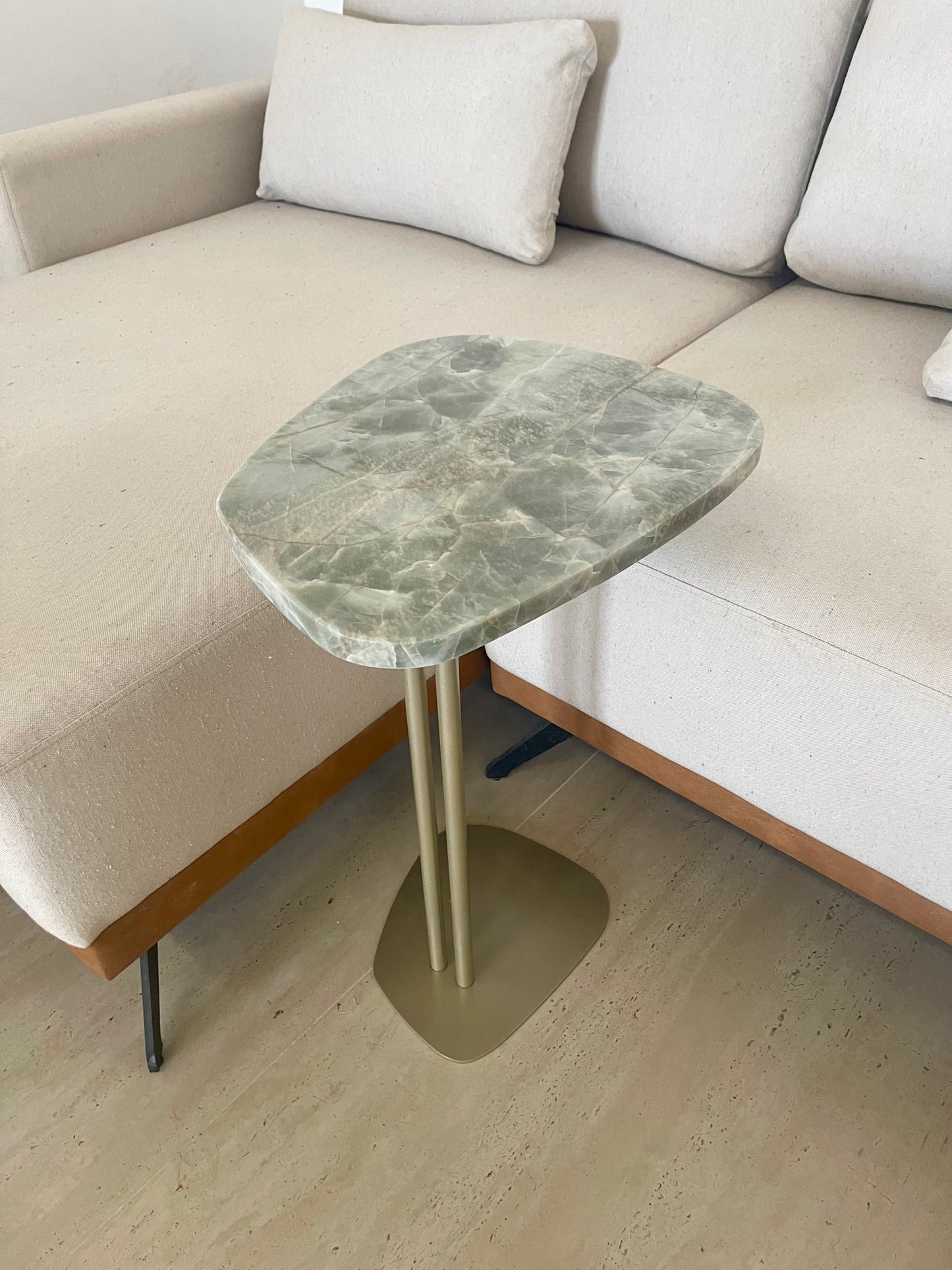 Linha Concha - Quartzito Verde Esmeralda (Polido) - Base cor Champanhe