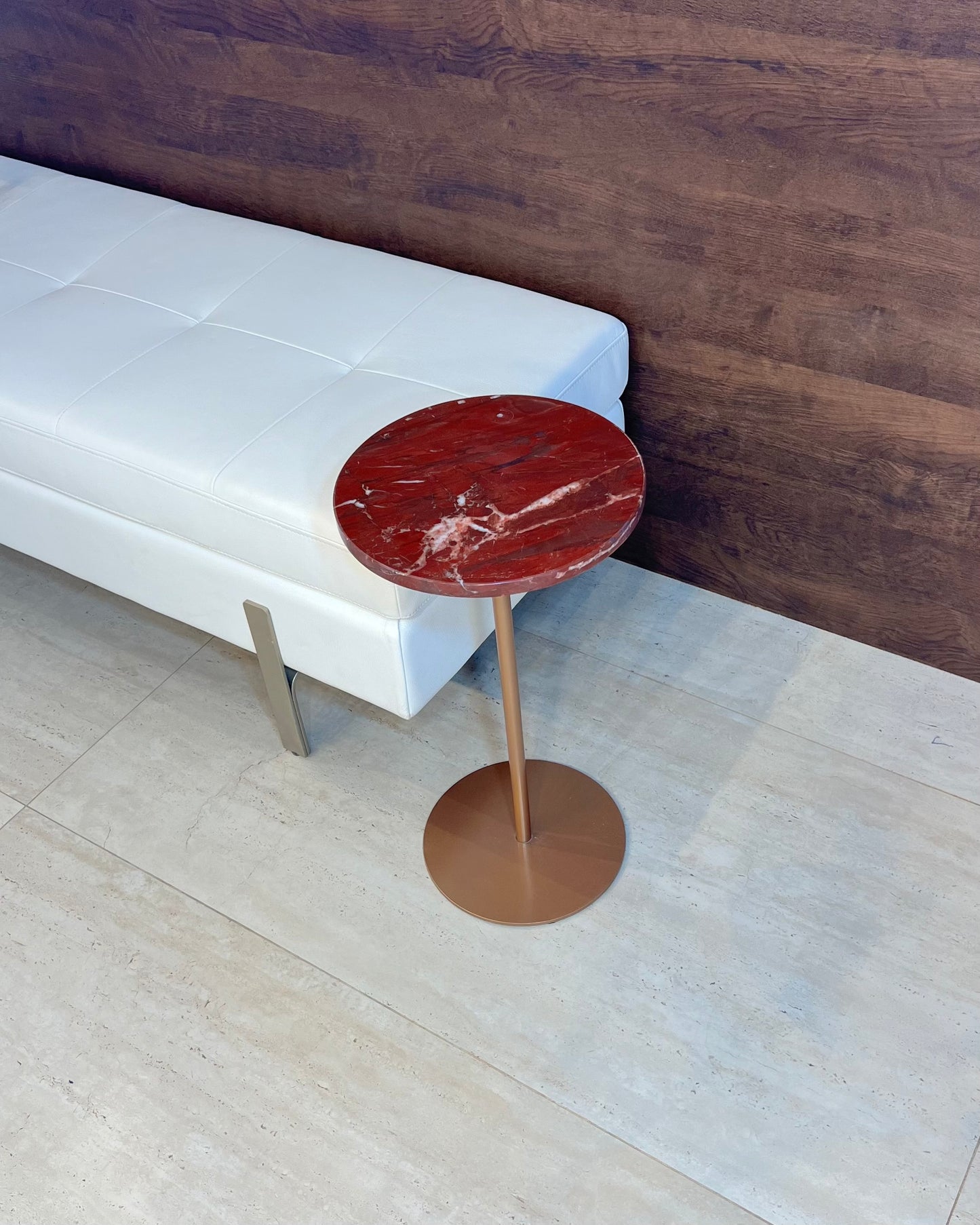 Mesa Lateral - Mármore Vermelho - Napoleão Textura Levigada (Fosco Acetinado ) Base cor Cobre