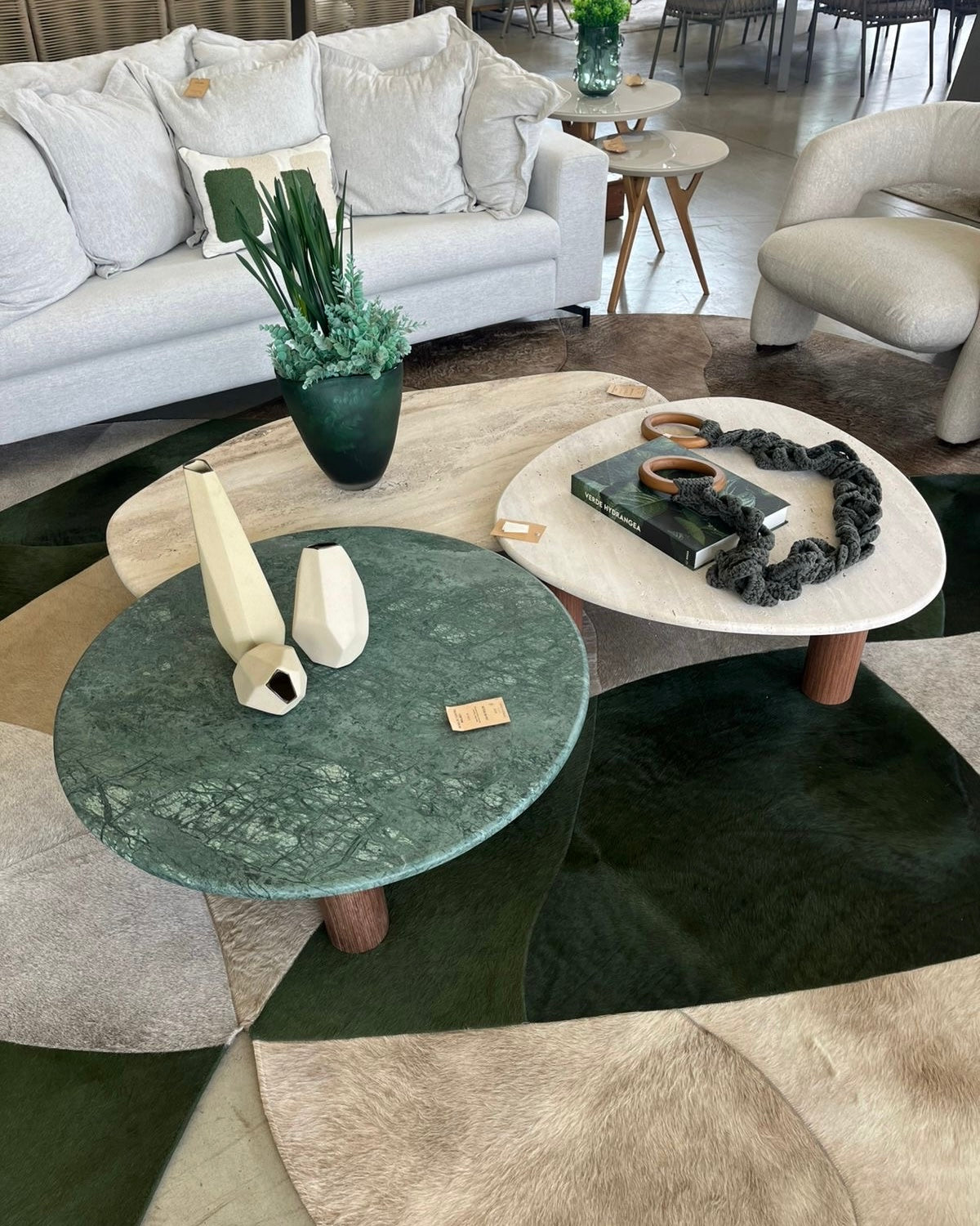 Mesa de Centro Trio Orgânico Misto - Mármore Travertino Romano e Verde Guatemala