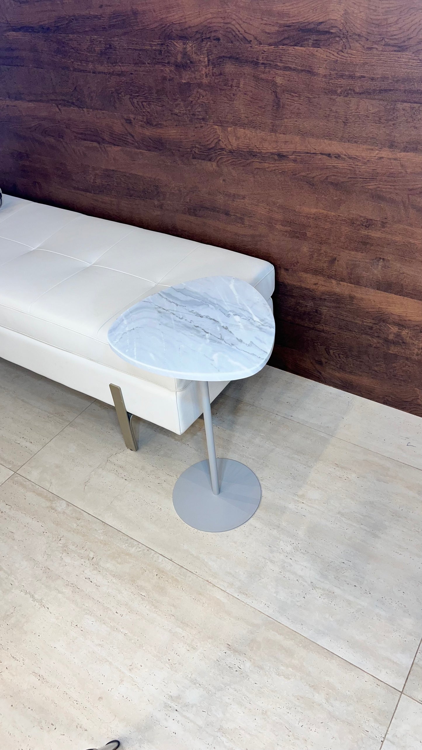 Mesa Sangiovese / Zera - Edição Especial - Mármore Grigio Vulcano - Base cor Cinza