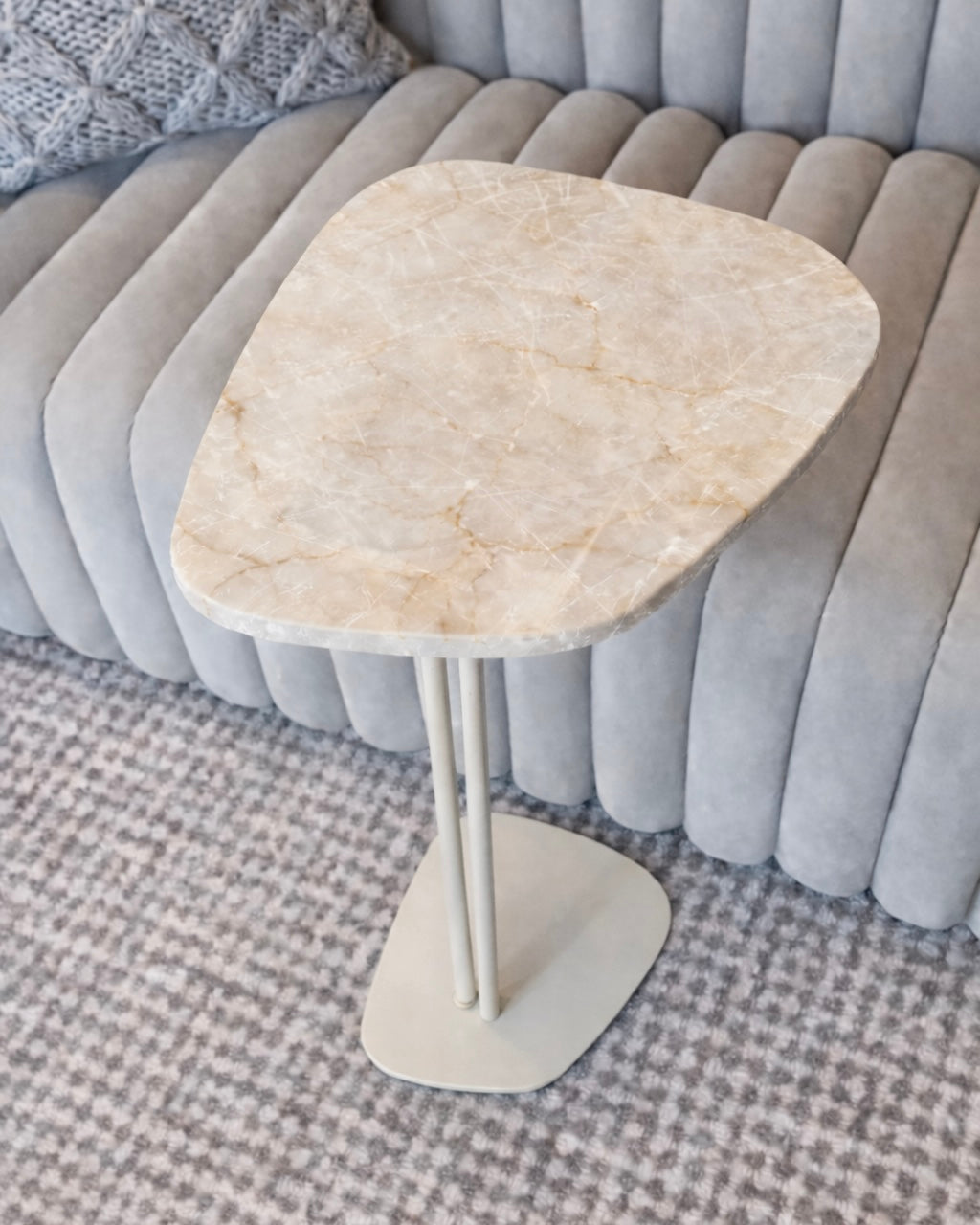 Linha Concha - Quartzito Cristallo Gold ( Textura Polida ) - Base cor Marfim