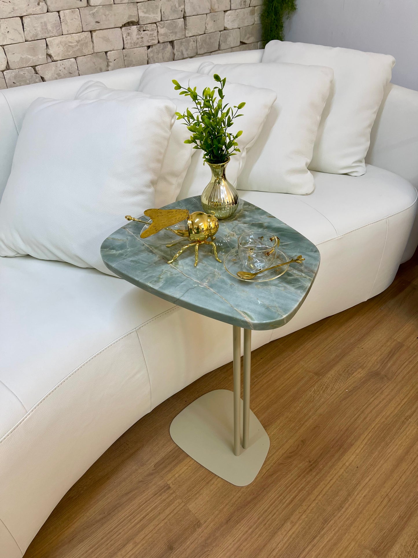 Linha Concha - Quartzito Verde Esmeralda (Polido) com Brilho - Base cor Bege