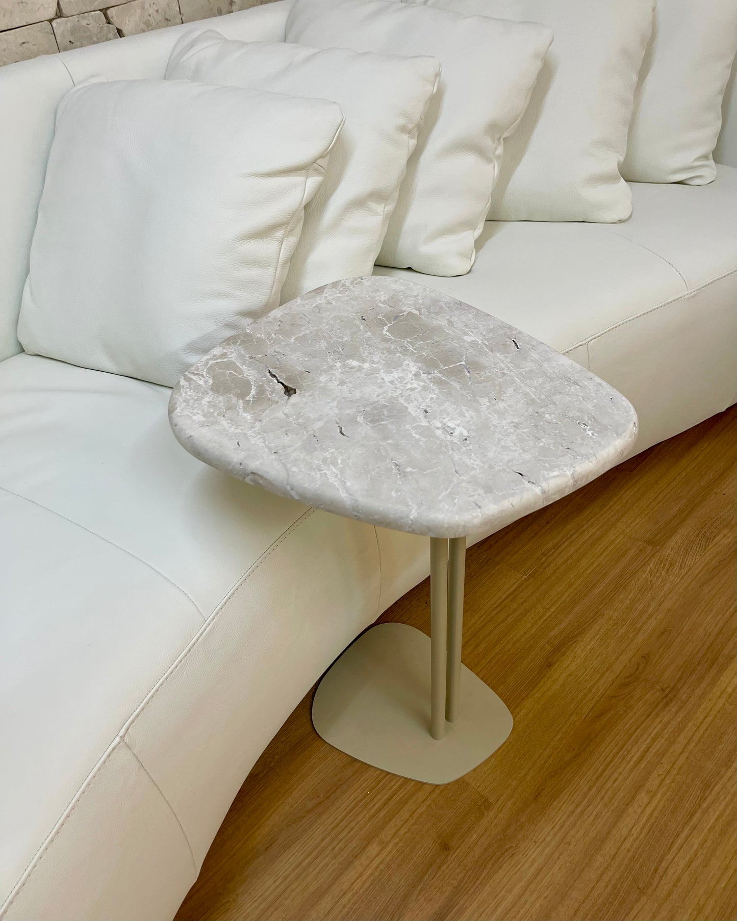 Linha Concha - Mármore Travertino White Cream - Textura Levigado (Sem Brilho) - Base cor Bege