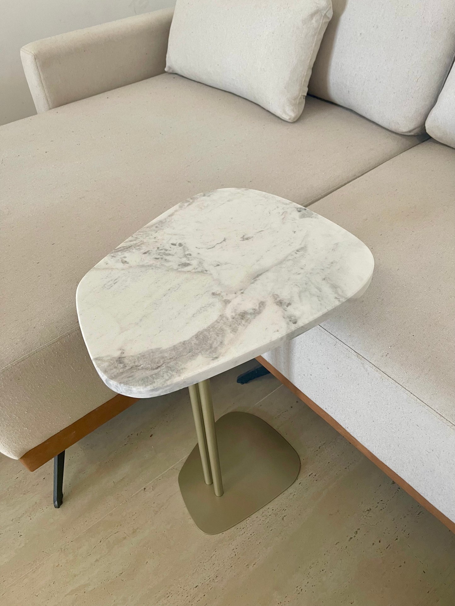 Linha Concha - Mármore Calacatta - Textura natural (Levigado) sem brilho - Base cor Champanhe