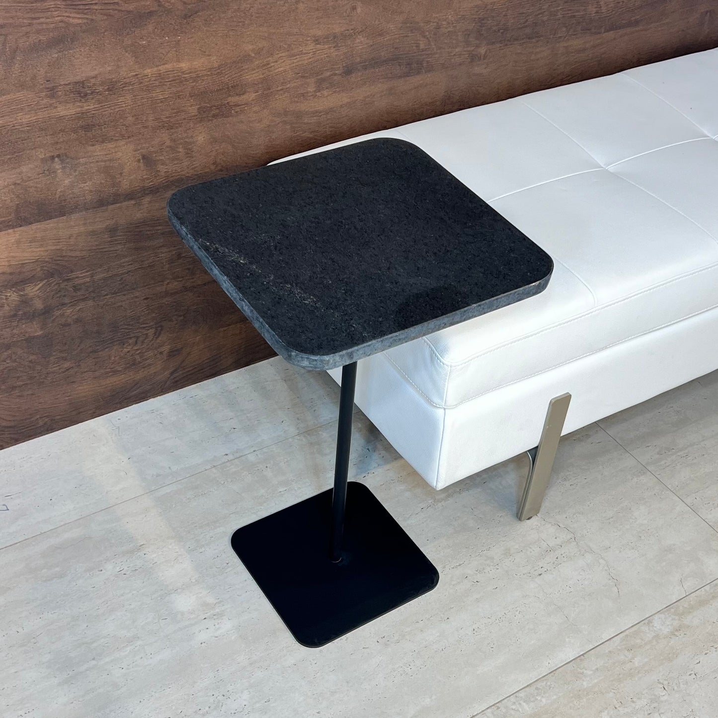 Mesa de Apoio - Granito Diamante Negro - Base cor Preta