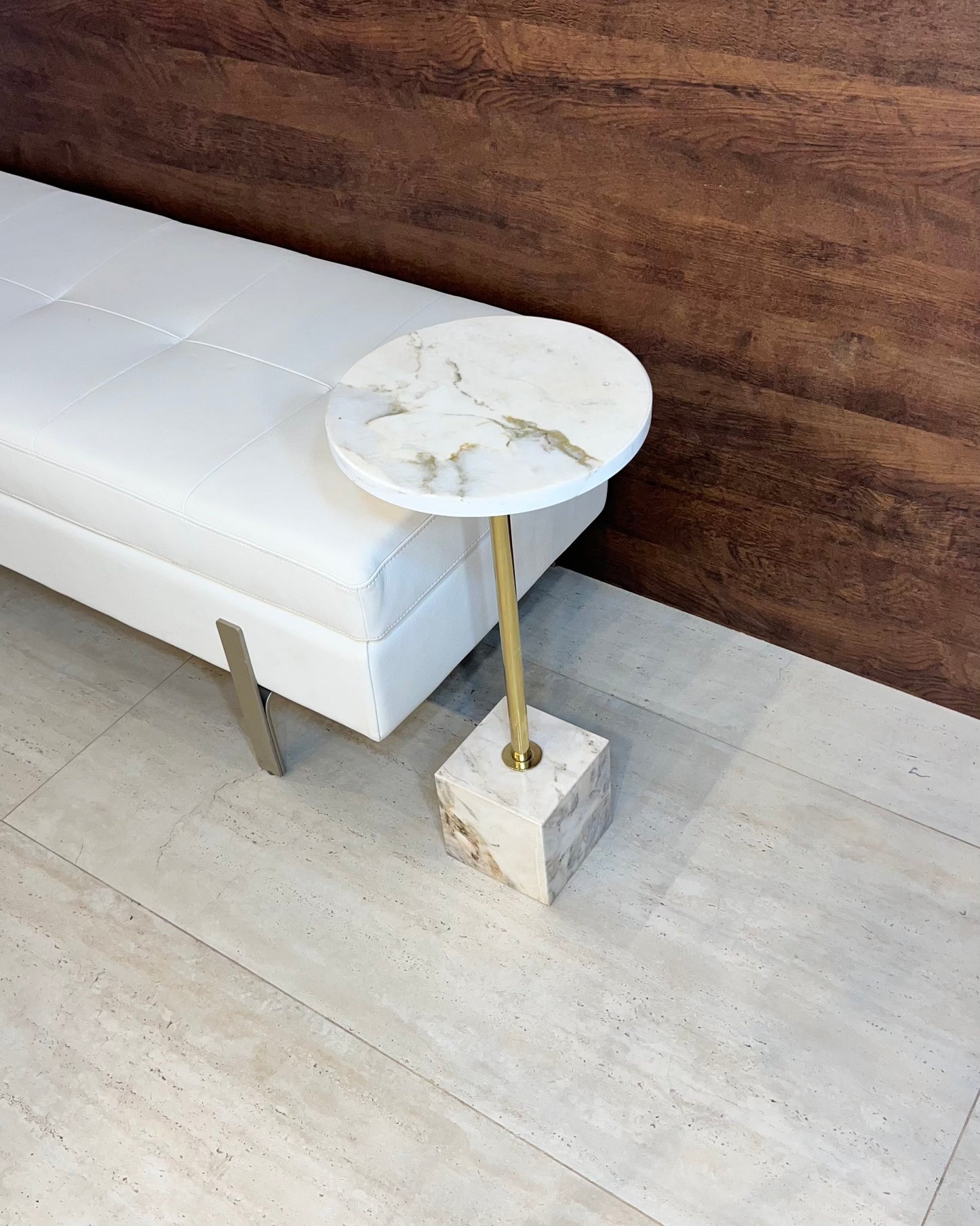 Mesa Lateral - Mármore Calacatta - 55 Cm de Altura/ Peça Única