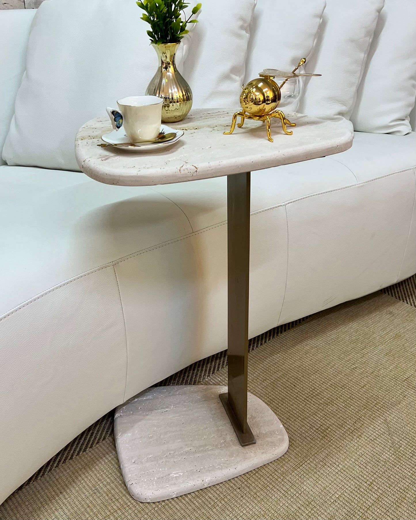 Linha Concha - Mesa Pérola - Mármore Travertino Romano ( Textura Natural )