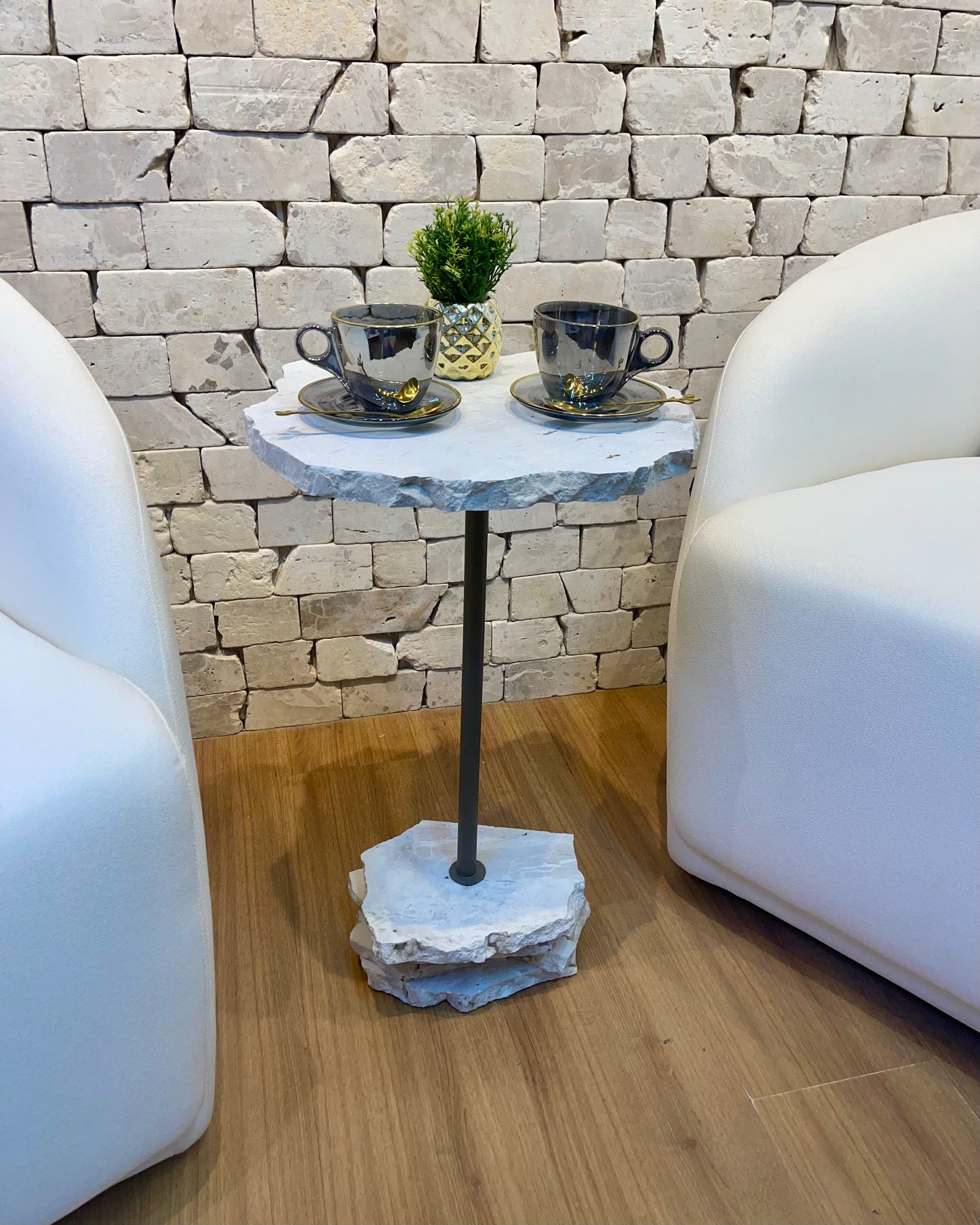 Mesa de Apoio Orgânica Pietra - Mármore Travertino White Cream - Base Cor Fendi