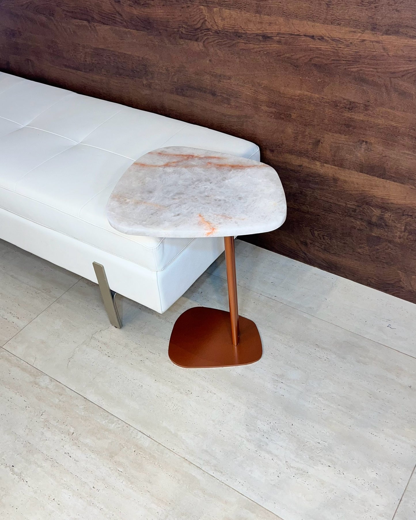 Mesa Lateral - Concha Cristallus Rose - 60 Cm de Altura/ Peça Única