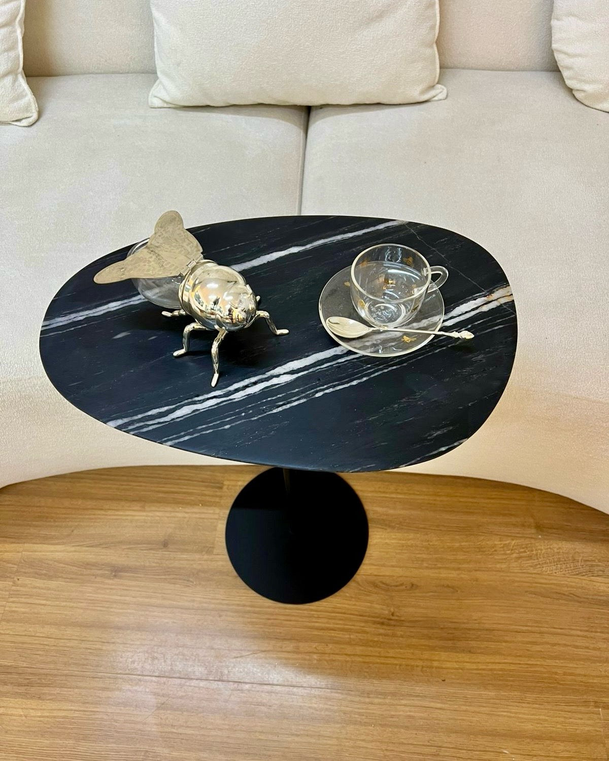 Mesa de Apoio - Linha Tulipa Mármore Nero Stiatto - Textura Levigado (Sem Brilho)