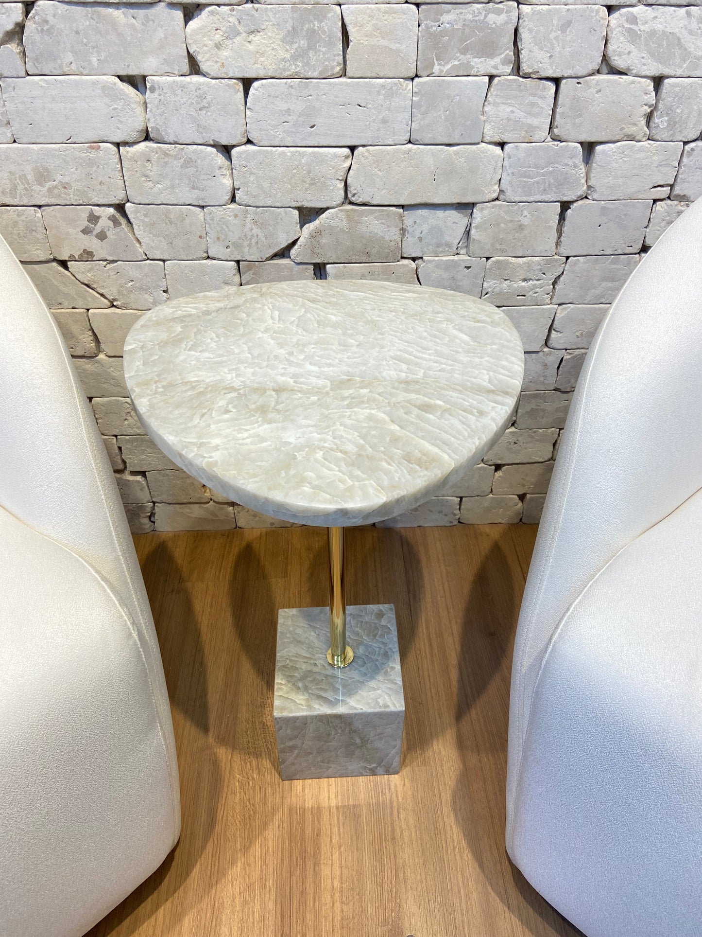 Mesa Sangiovese - Quartzito Perla Santana (Textura Polida)