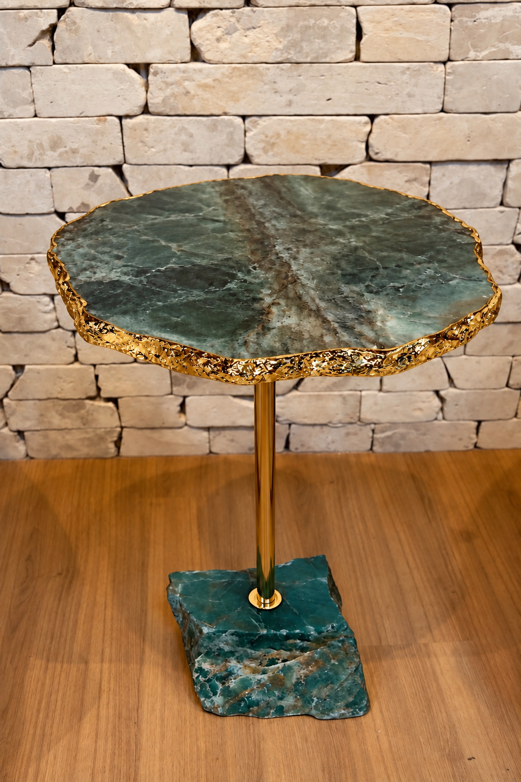 Mesa Lateral Pietra - Quartzo Verde Esmeralda Royale Borda Folha de Ouro - Haste Doura Polida