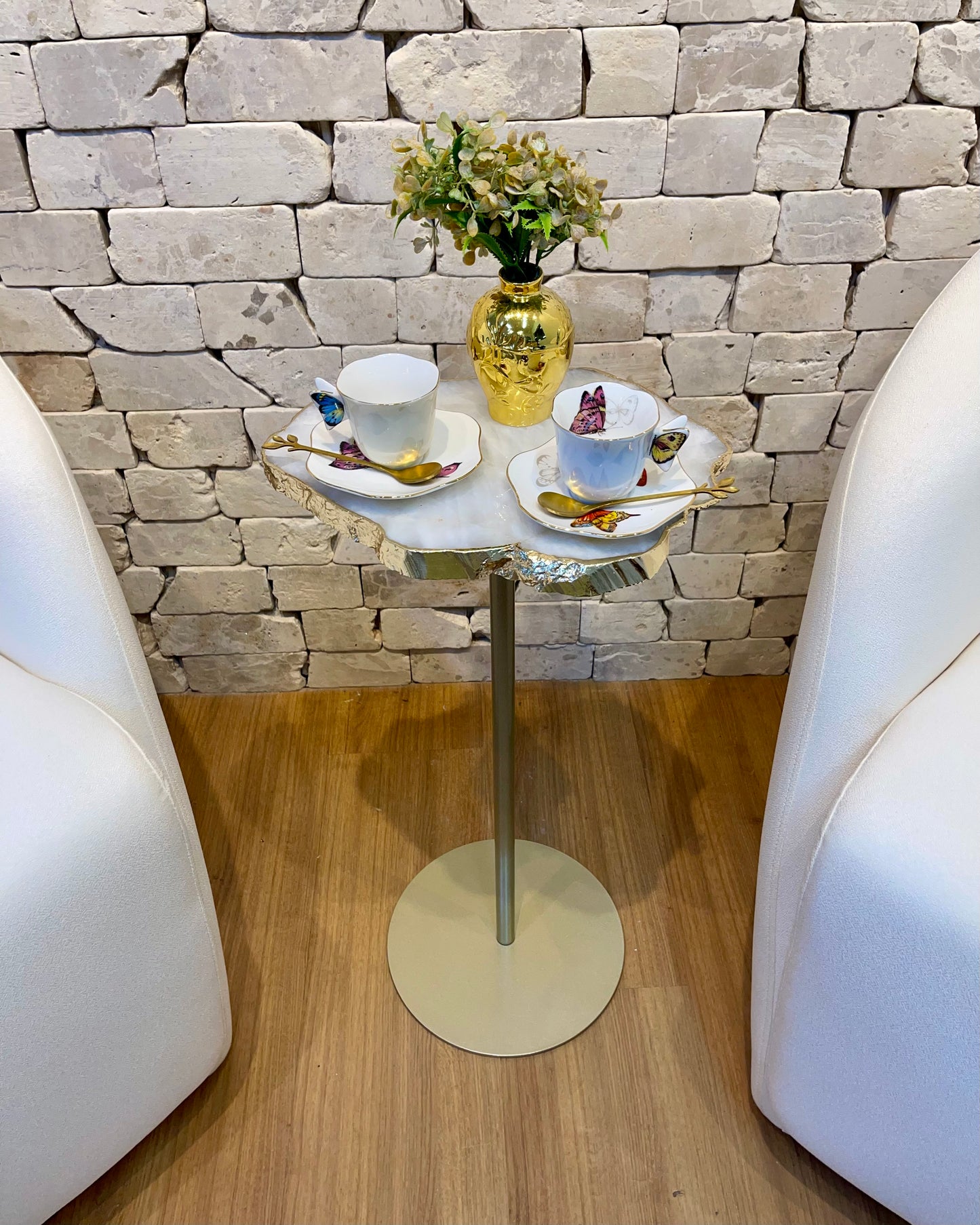Mesa Lateral - Quartzo Branco - Natural com Bordas Folheadas a Ouro 24k / Base Cor Champanhe