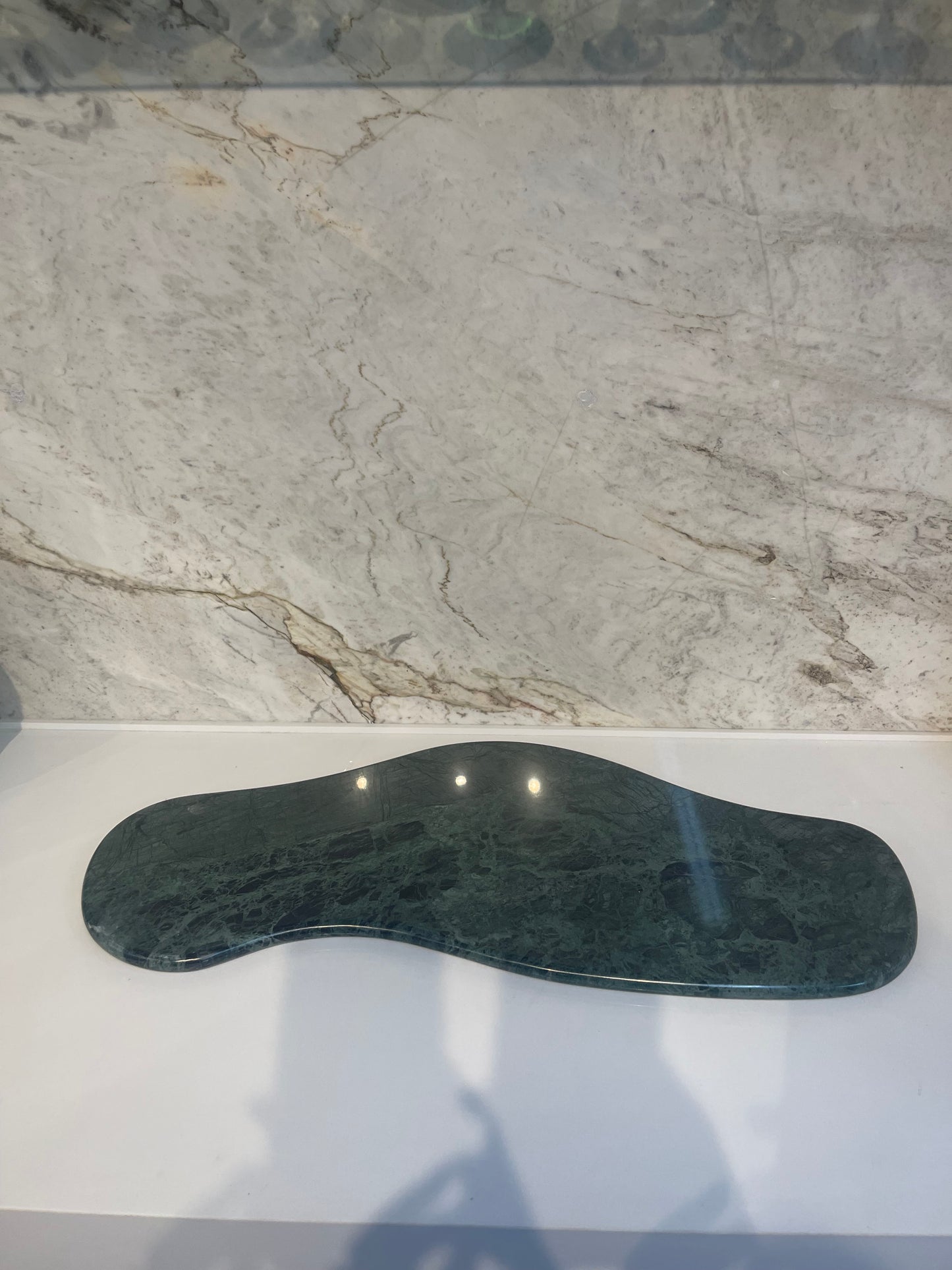 Bandeja Dunas - Mármore Verde Guatemala - 80 x 35 Cm