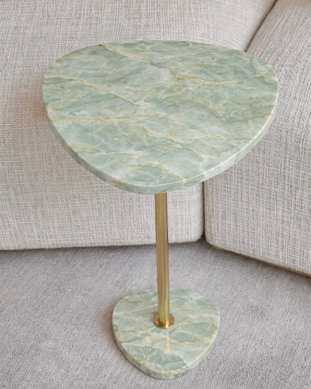 Mesa de Apoio Sangiovese - Quartzito Verde Esmeralda - Edição Especial - Haste cor Dourada - Textura Polida