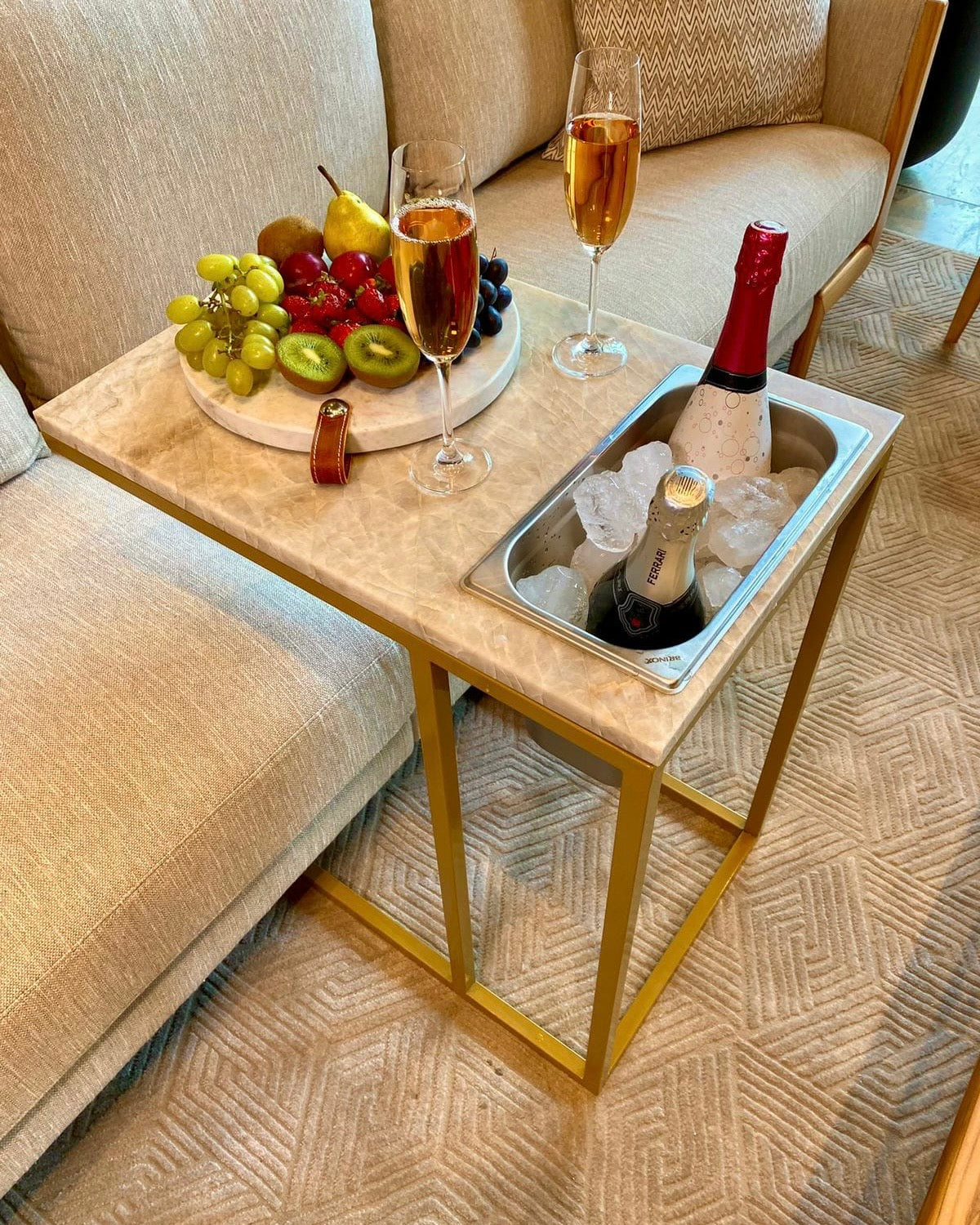 Mesa Gourmet - Quartzito Perlla Santana - Base Cor Dourada