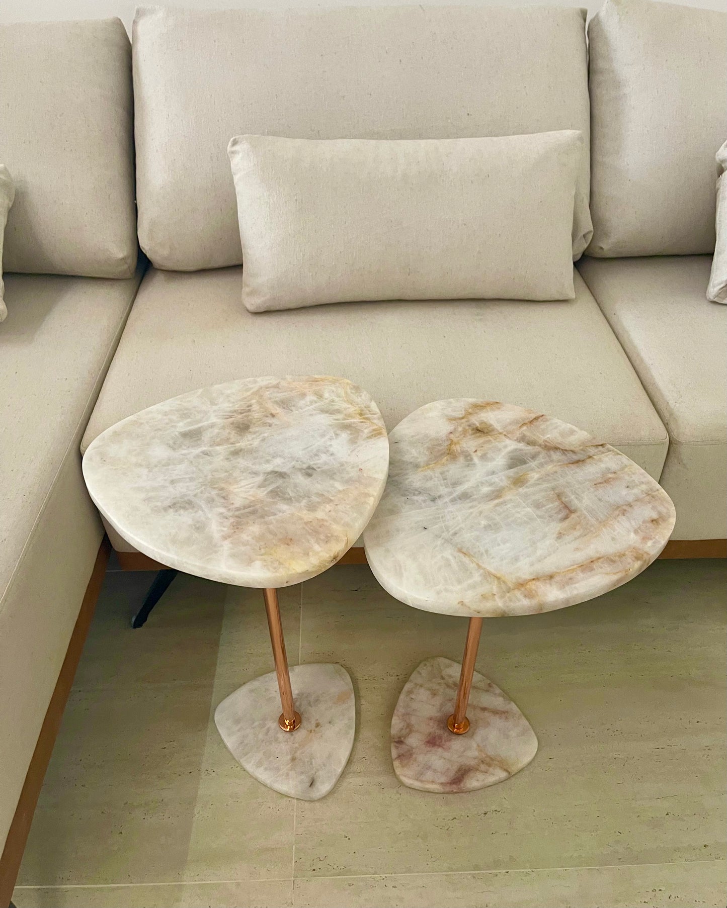 Dupla Sangiovese- Mesa Lateral Quartzito Cristallo- Rose Haste Rose Gold - 2 Mesas 55 e 60 cm