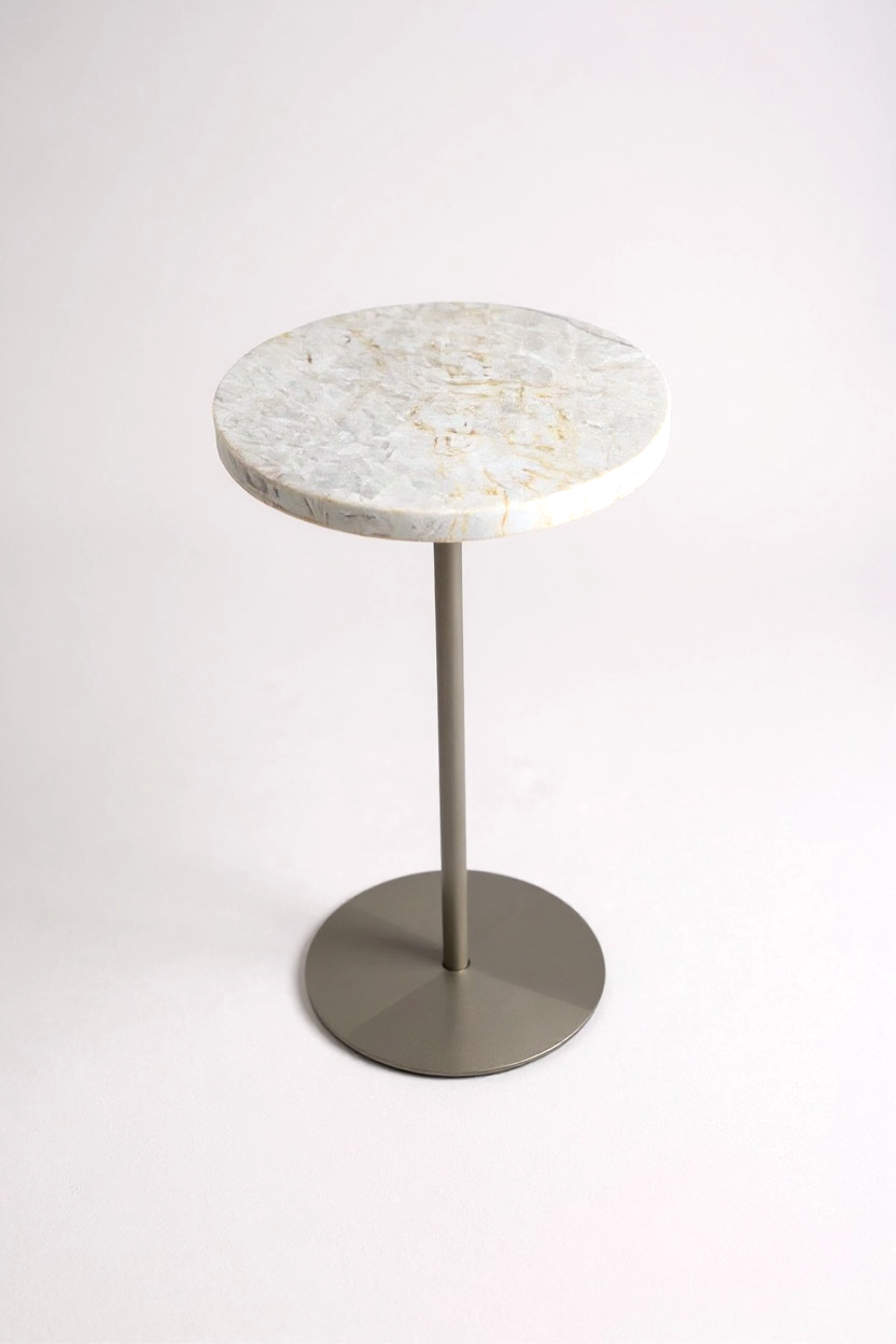Mesa de Apoio - Quartzito Perla Santana / Base cor Champanhe