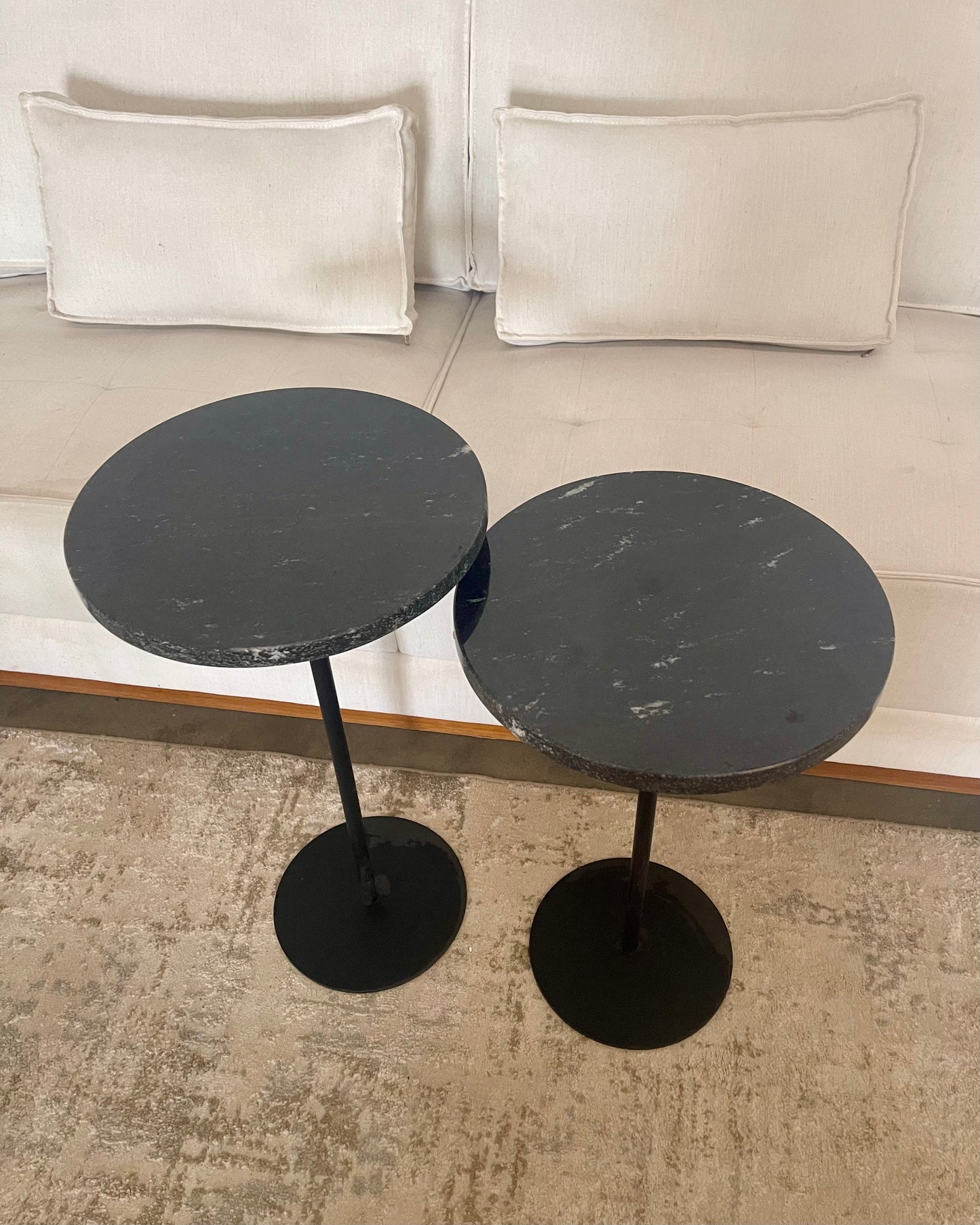 Dupla 2 Mesas Laterais - Mármore Diamante Negro - 60 e 55 Cm de Altura