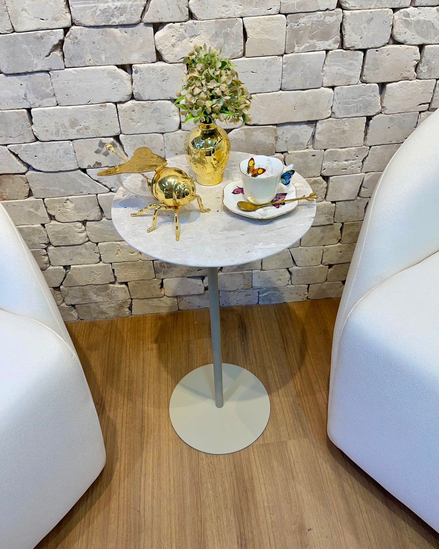 Linha Zera - Mármore Travertino White Cream Com Acabamento da Boda Sarinen - Base cor Bege