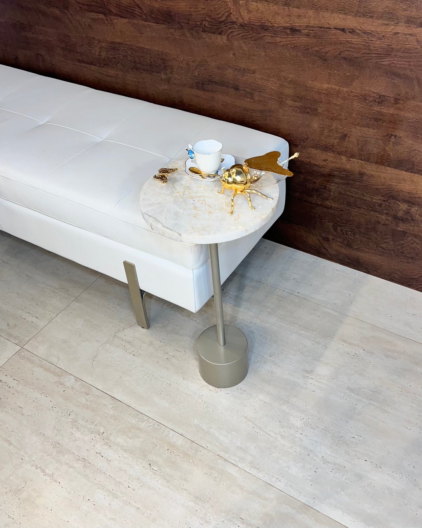 Mesa Lateral - Calacatta com Borboleta / 60 Cm de Altura / Peça Única