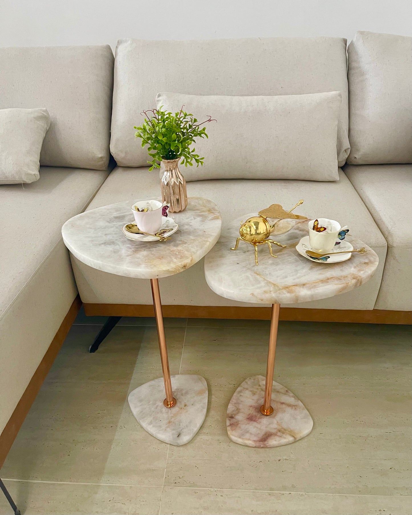 Dupla Sangiovese- Mesa Lateral Quartzito Cristallo- Rose Haste Rose Gold - 2 Mesas 55 e 60 cm