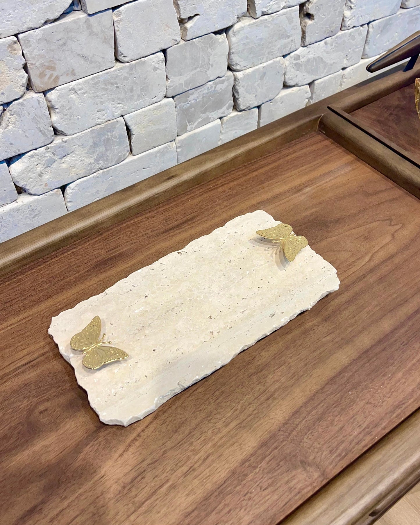 Bandeja - Mármore Travertino Romano- Pegador Borboleta