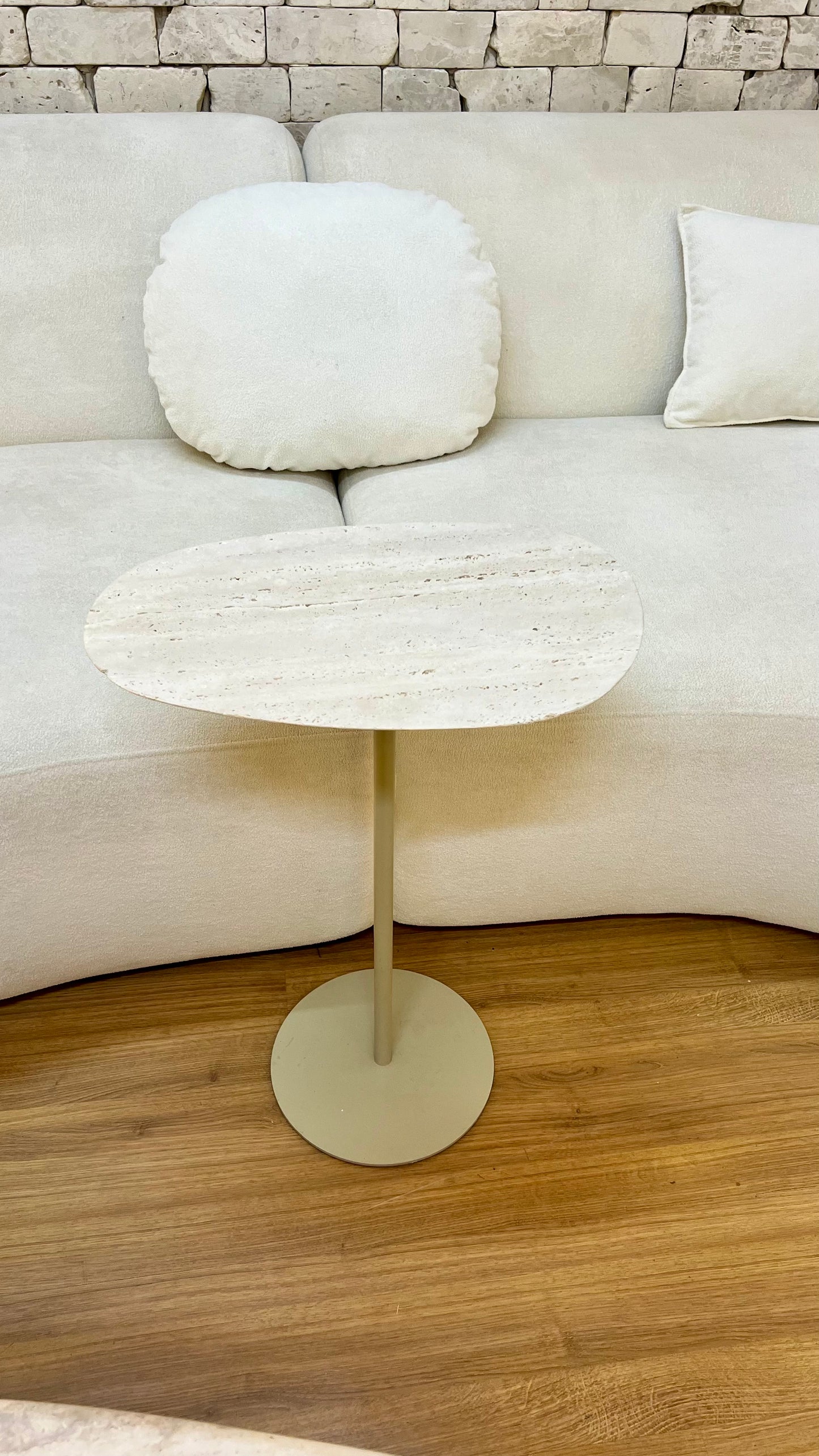 Mesa - Lateral Tulipa - Travertino Romano Sarinen - Base cor Bege