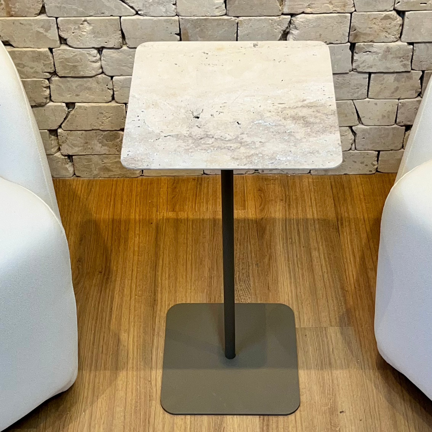 Mesa Quadratto Travertino Romano - Base cor Fendi