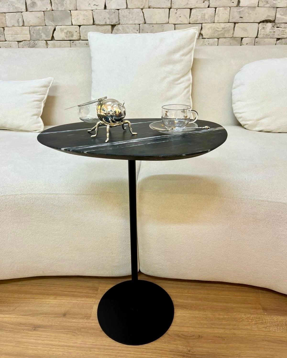 Mesa de Apoio - Linha Tulipa Mármore Nero Stiatto - Textura Levigado (Sem Brilho)