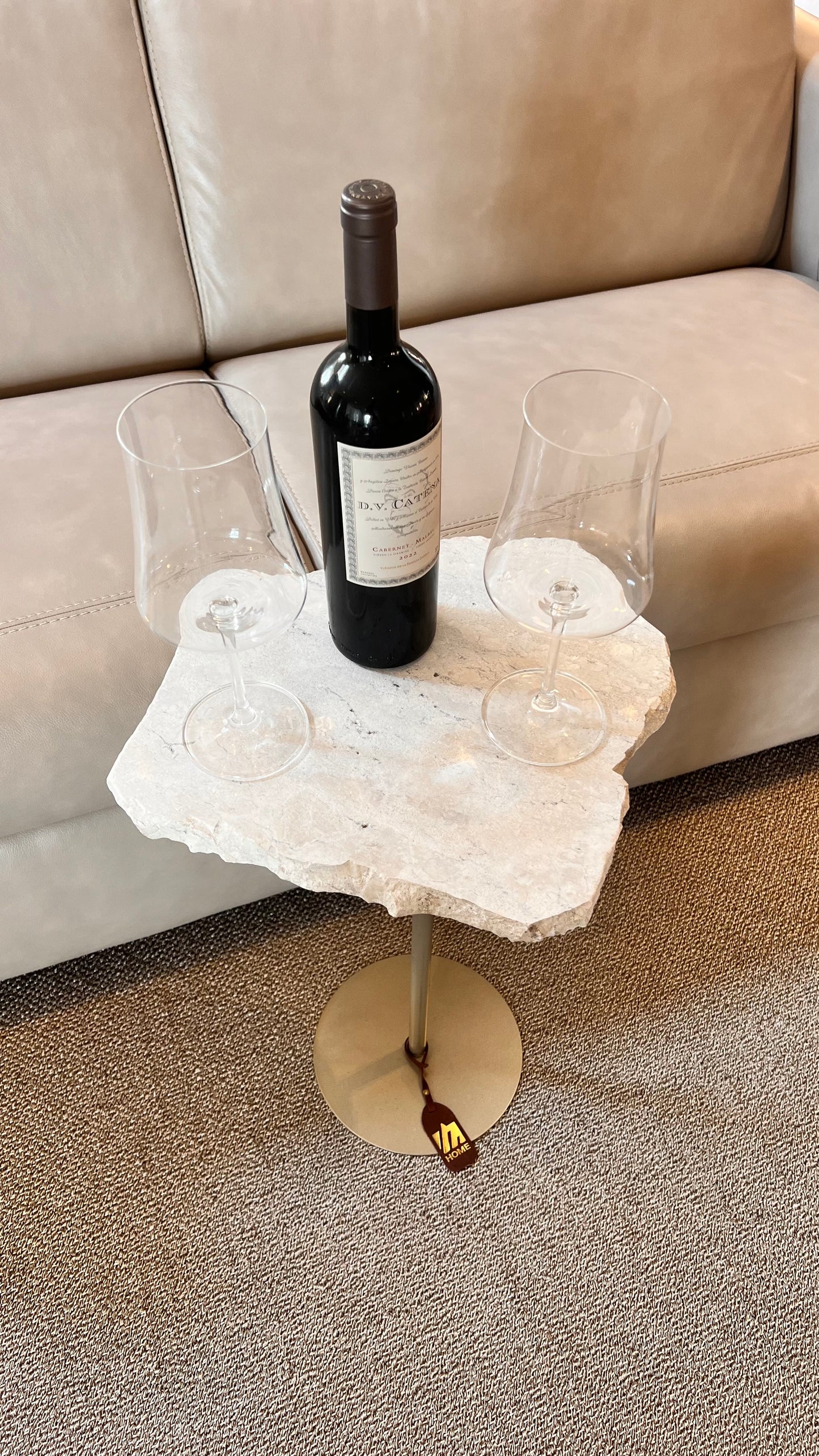 Mesa de Apoio Orgânica - Mármore Travertino White Cream - Base cor Champanhe