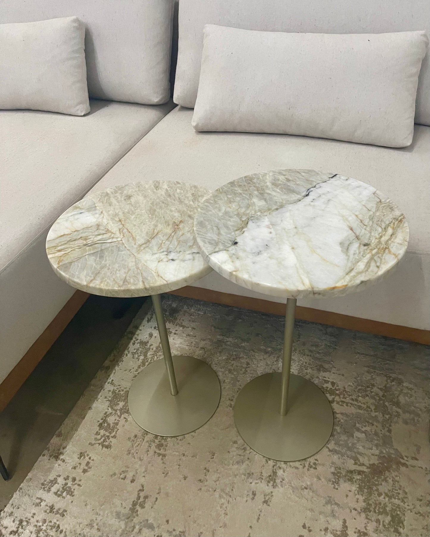 Dupla 2 Mesas Laterais - Mármore Macallan - 60 e 55 Cm de Altura