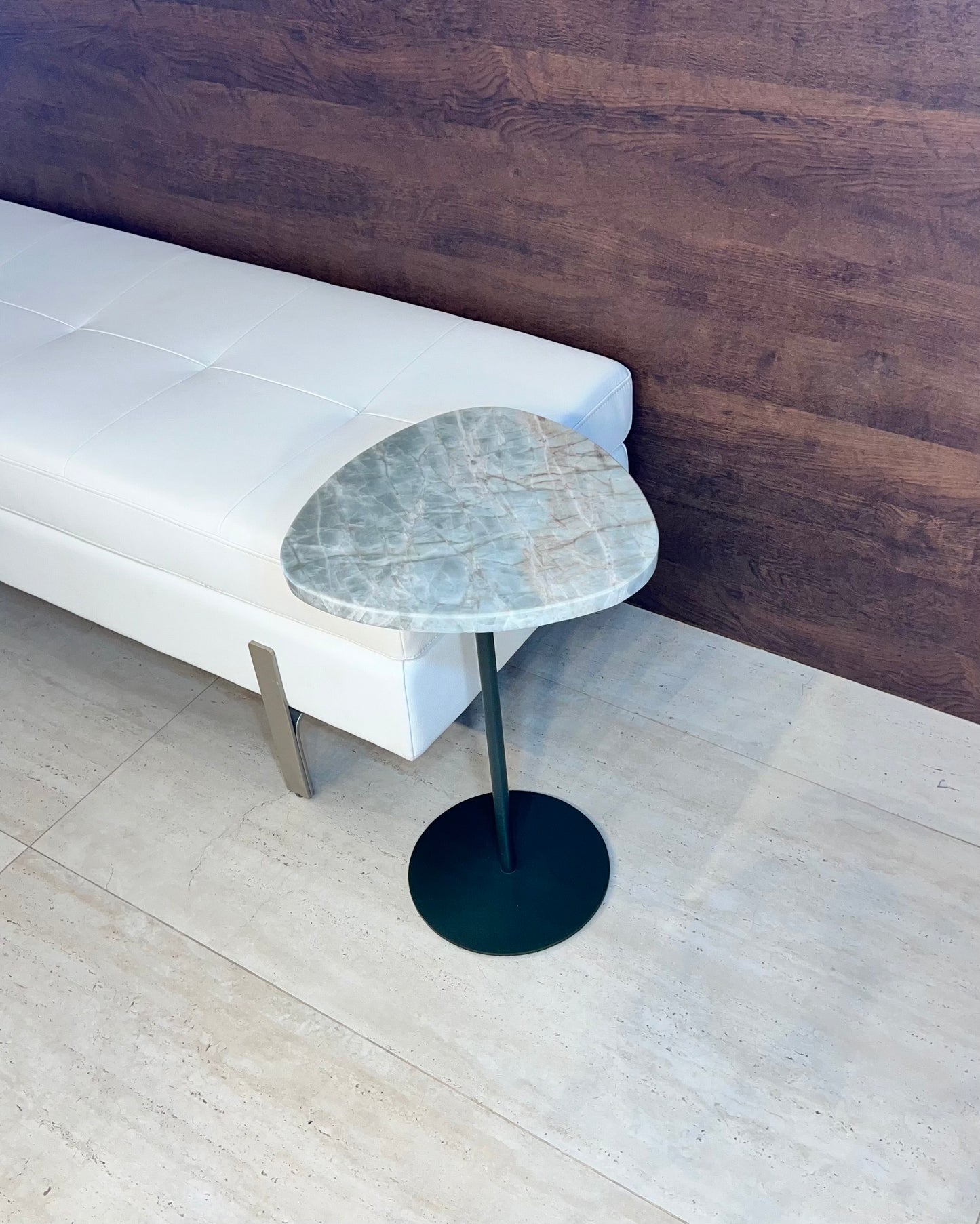 Mesa Lateral - Quartzito Verde Esmeralda- Base cor Verde / 55Cm de Altura/ Peça Única