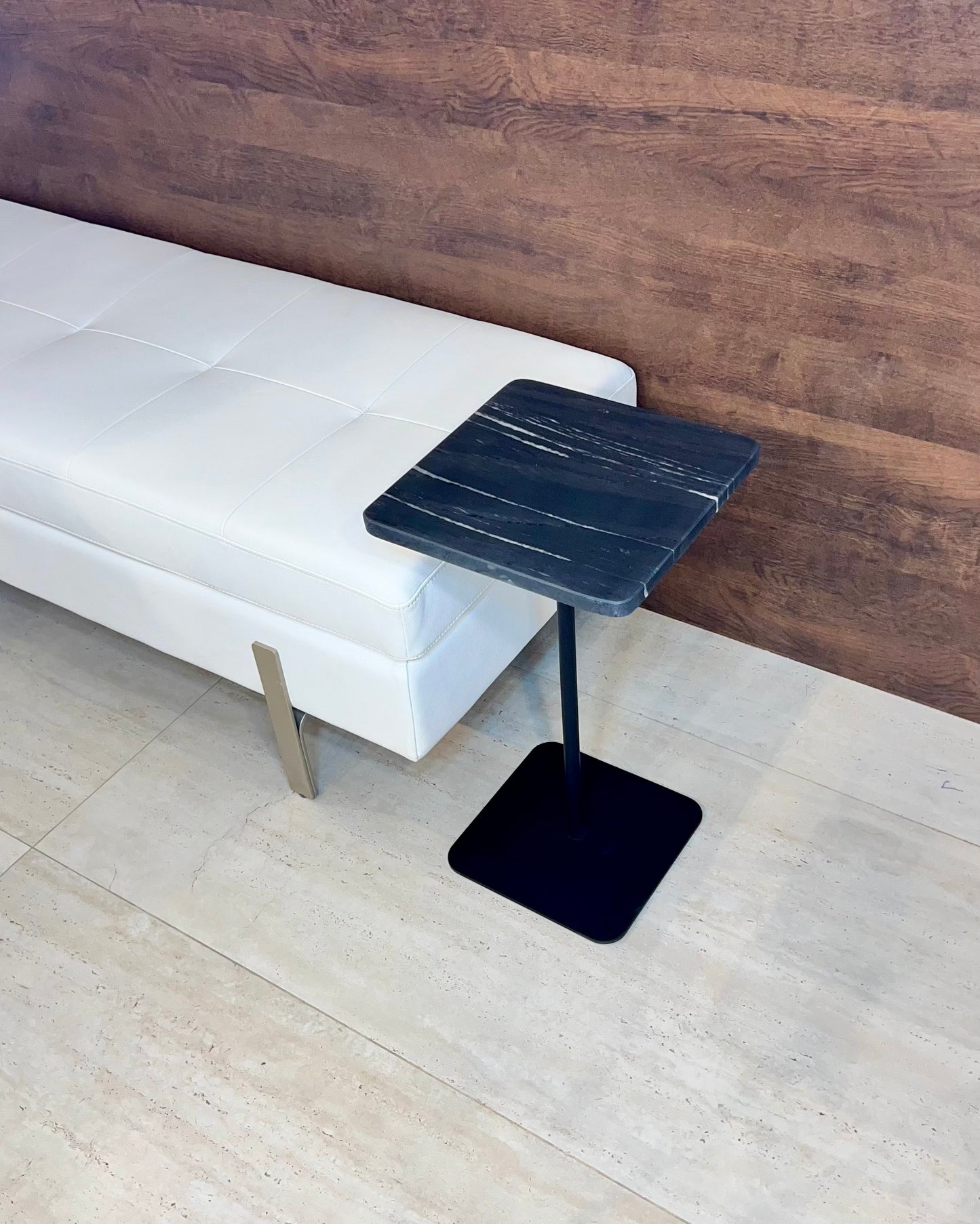 Mesa Lateral - Mármore Nero Striatto- 55 Cm de Altura / Peça Única