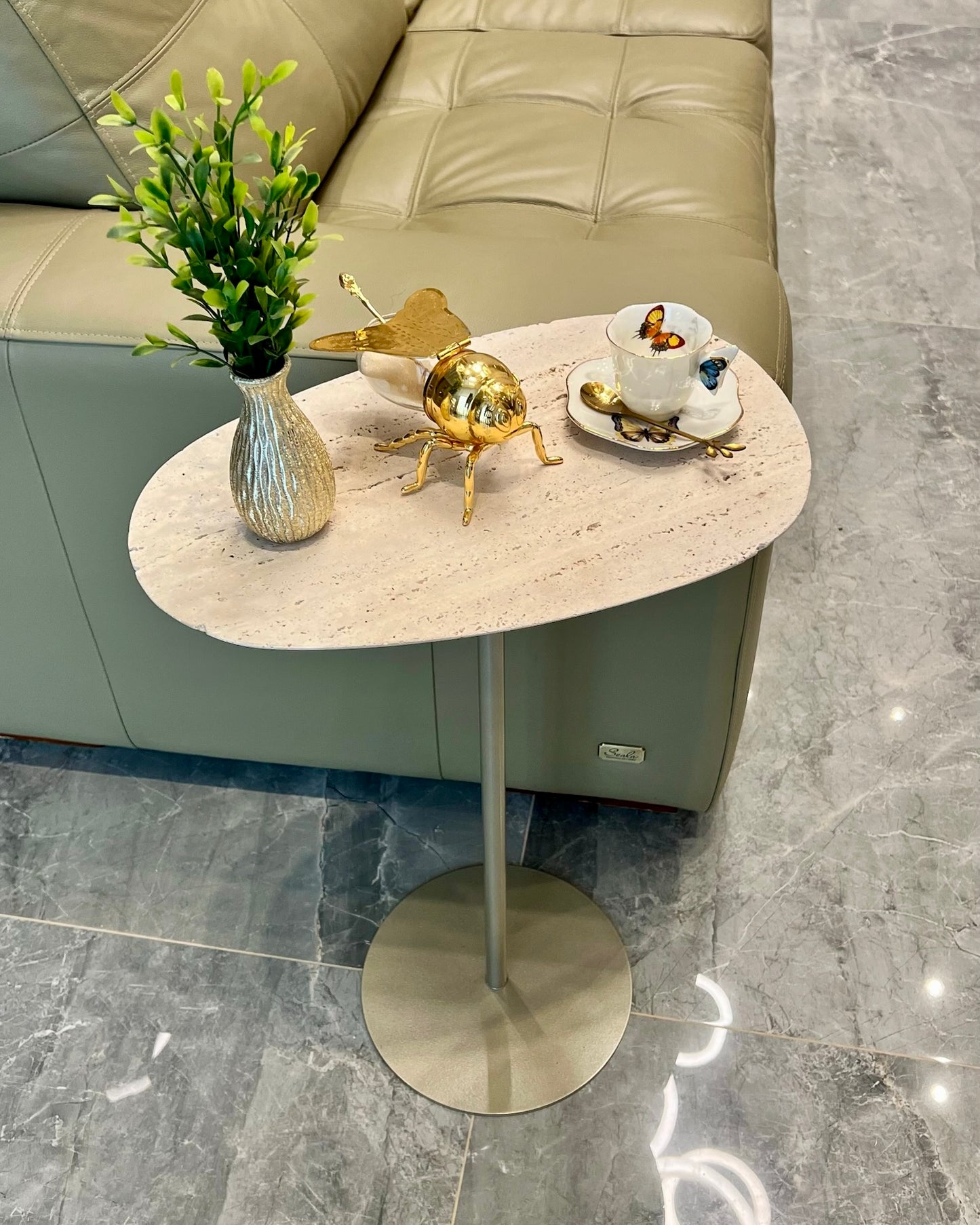 Mesa - Lateral Tulipa - Travertino Romano - Base Cor Champanhe