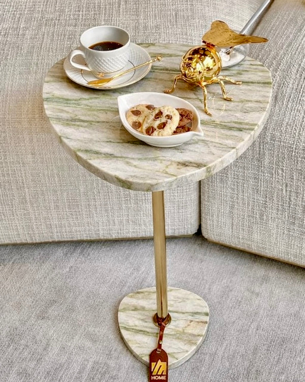 Mesa de Apoio Sangiovese - Quartzito Golden Savana - Edição Especial - Haste cor Dourada - Textura Polida