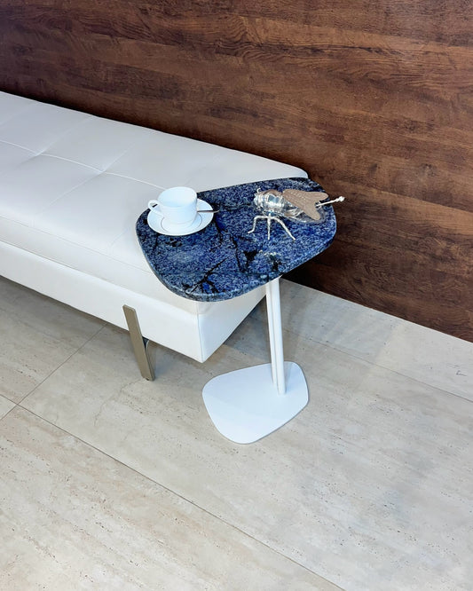 Mesa Lateral Concha - Mármore Azul Raríssimo - Base cor Branca / 60 Cm de Altura/ Peça Única