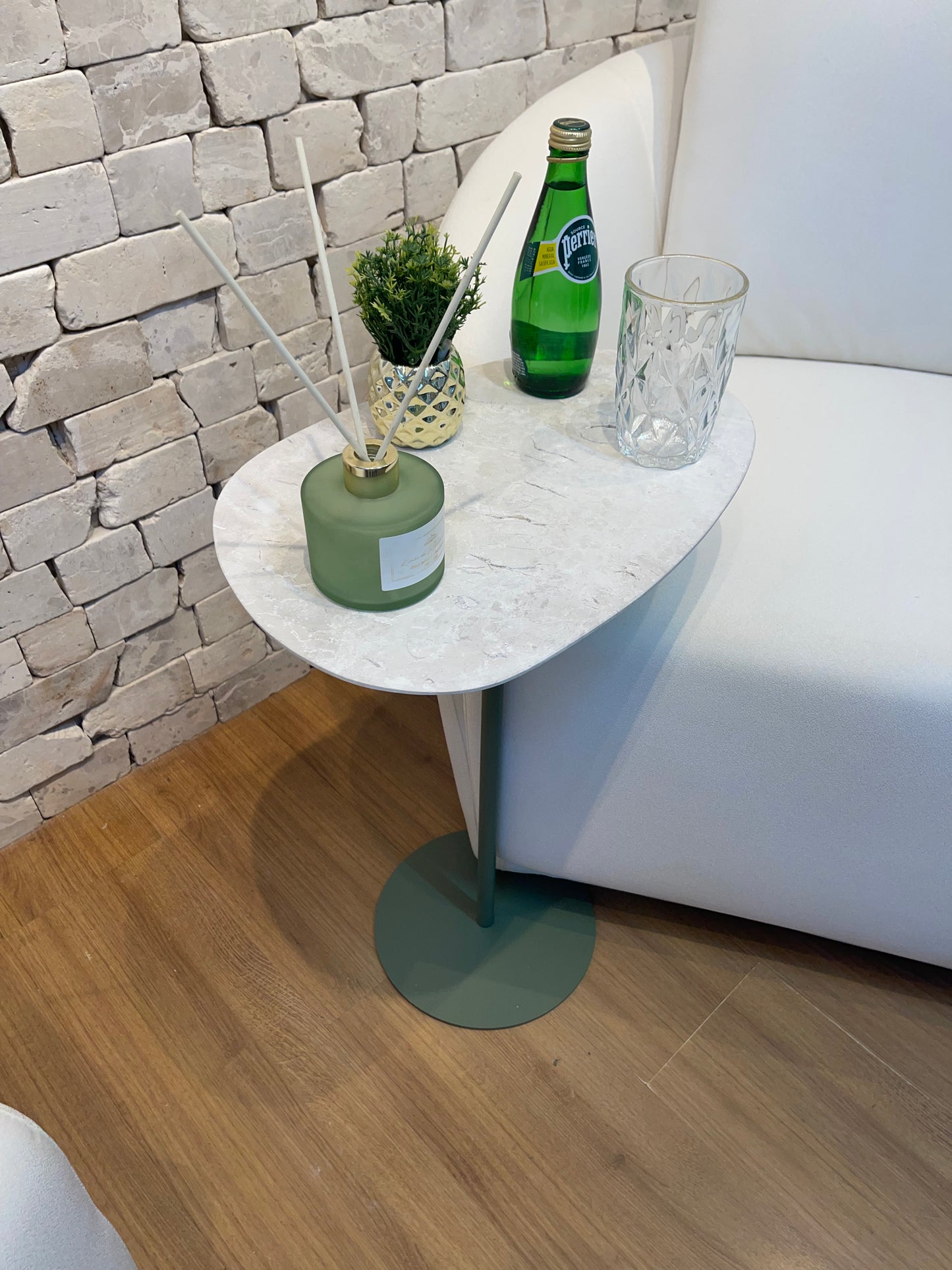 Mesa de Apoio - Linha Tulipa - Mármore Travertino White Cream - Base Cor Verde