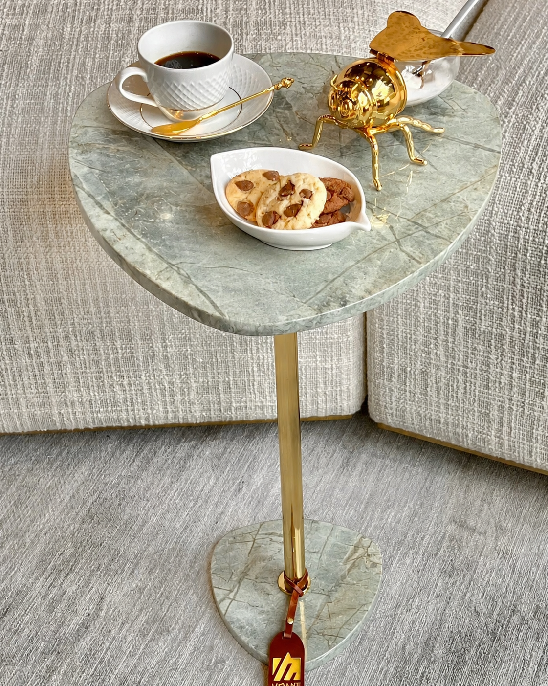 Mesa de Apoio Sangiovese - Quartzito Verde Esmeralda - Edição Especial - Haste cor Dourada - Textura Polida