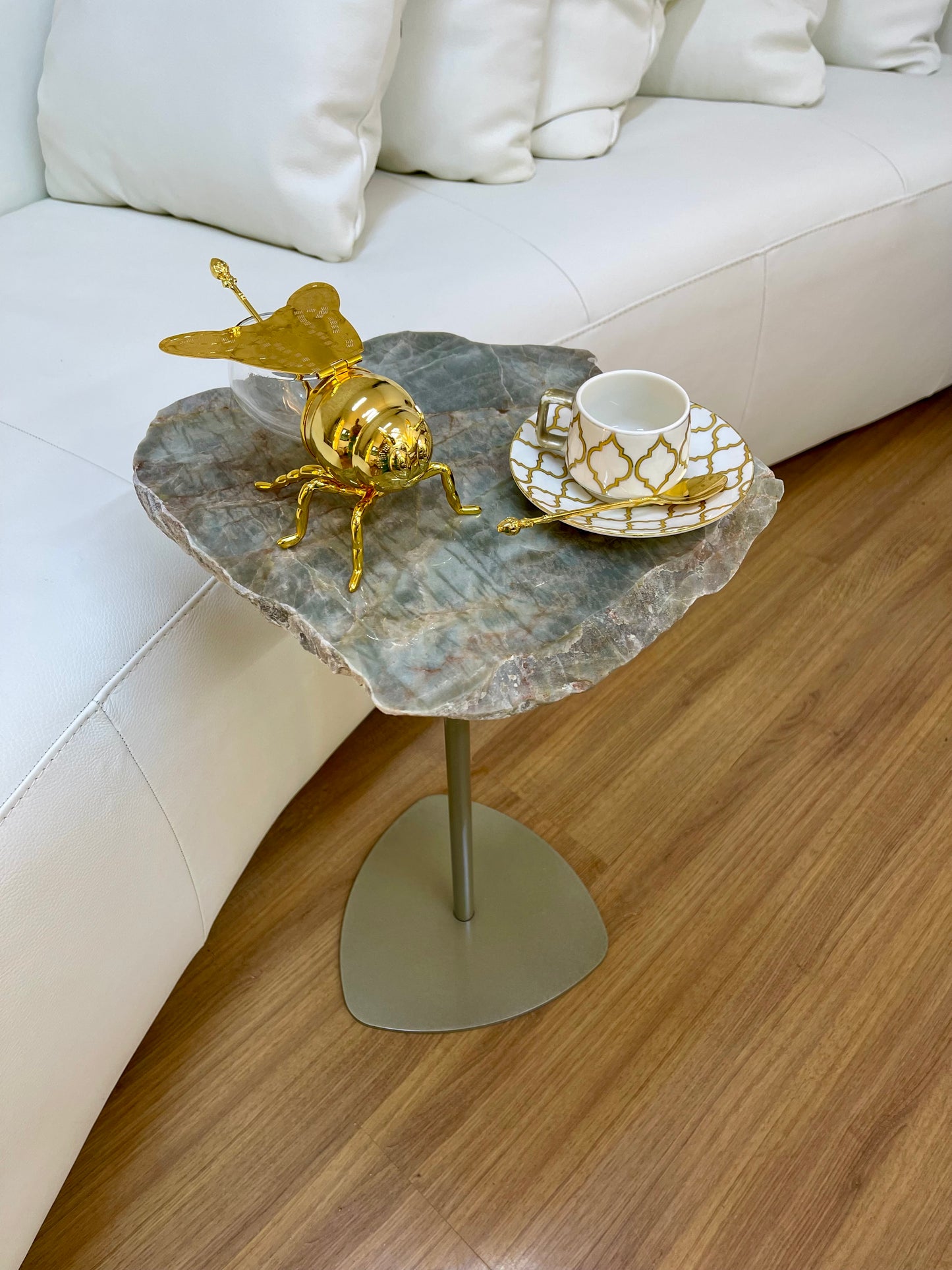 Mesa Pepita Orgânica - Quartzito Verde Esmeralda - Base Sangiovese cor Champanhe