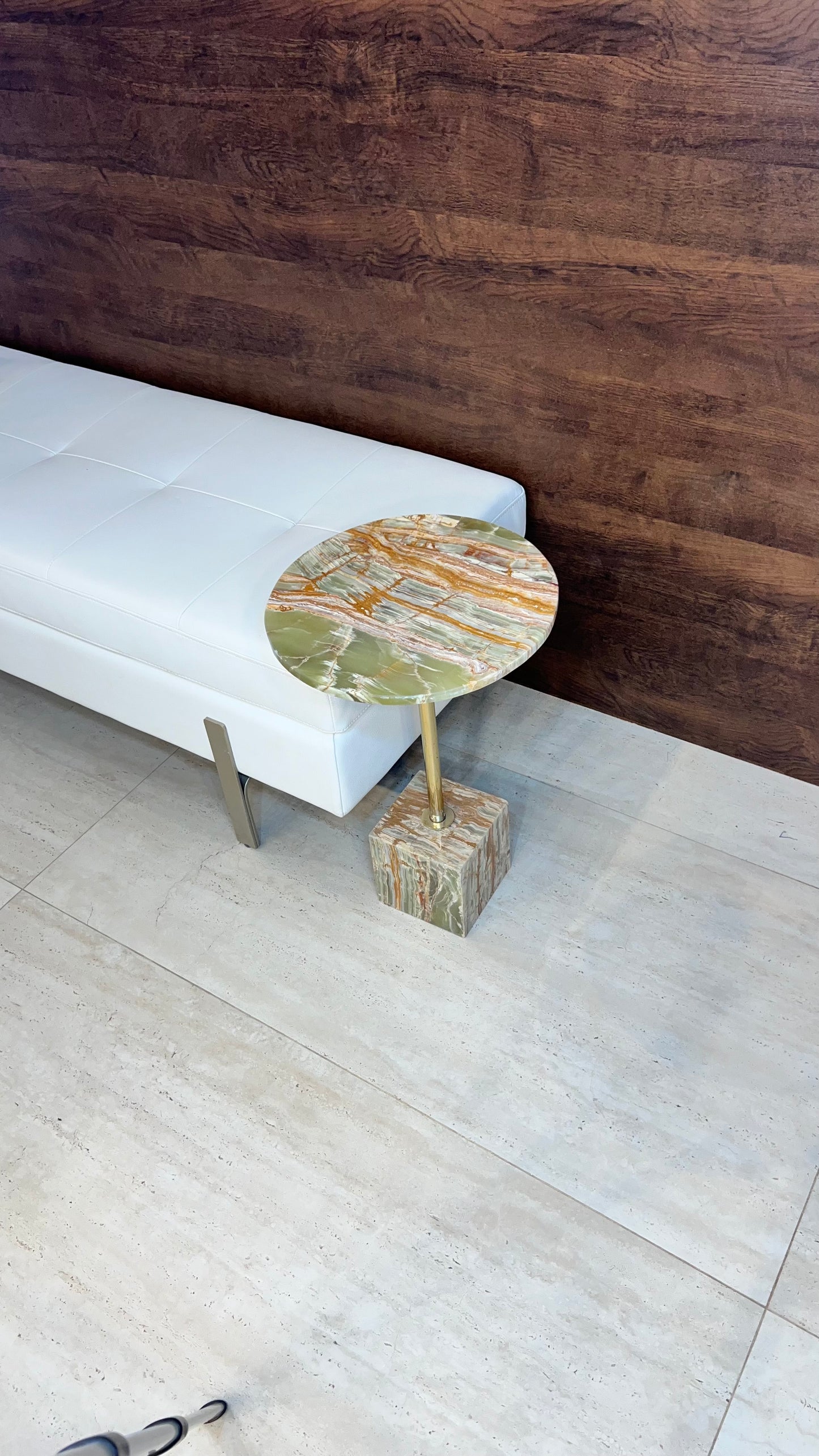 Mesa Lateral - Malbec Ônix Paquistanês - 55 Cm de Altura / Peça Única