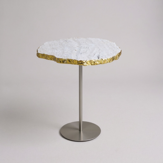 Mesa Lateral - Mármore Travertino Romano Legítimo - Borda de Folha de ouro Orgânica - Base cor Champanhe